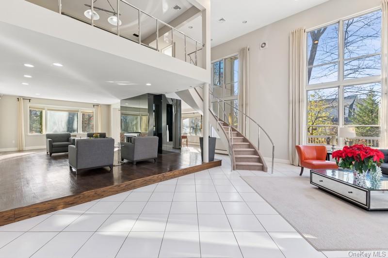 #19 photo, 6 The Maples, नासाउ काउंटी Roslyn , NY 11576