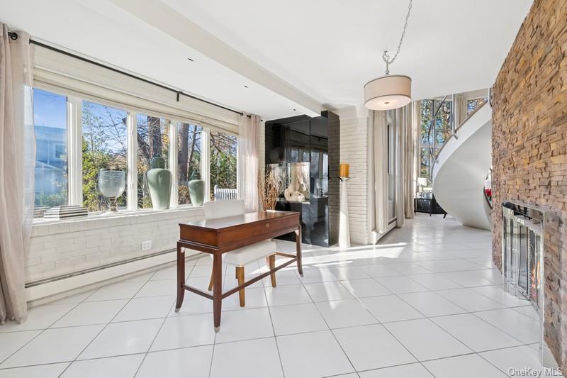 #20 photo, 6 The Maples, नासाउ काउंटी Roslyn , NY 11576