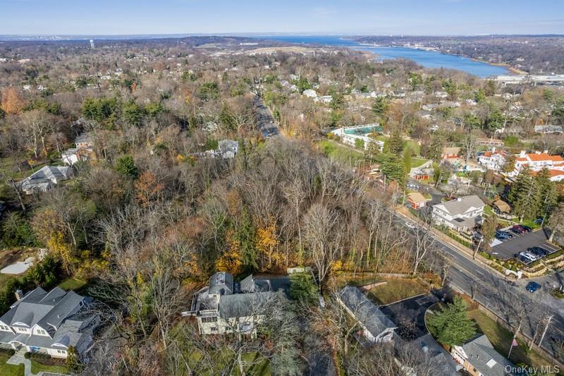 #5 photo, 6 The Maples, नासाउ काउंटी Roslyn , NY 11576