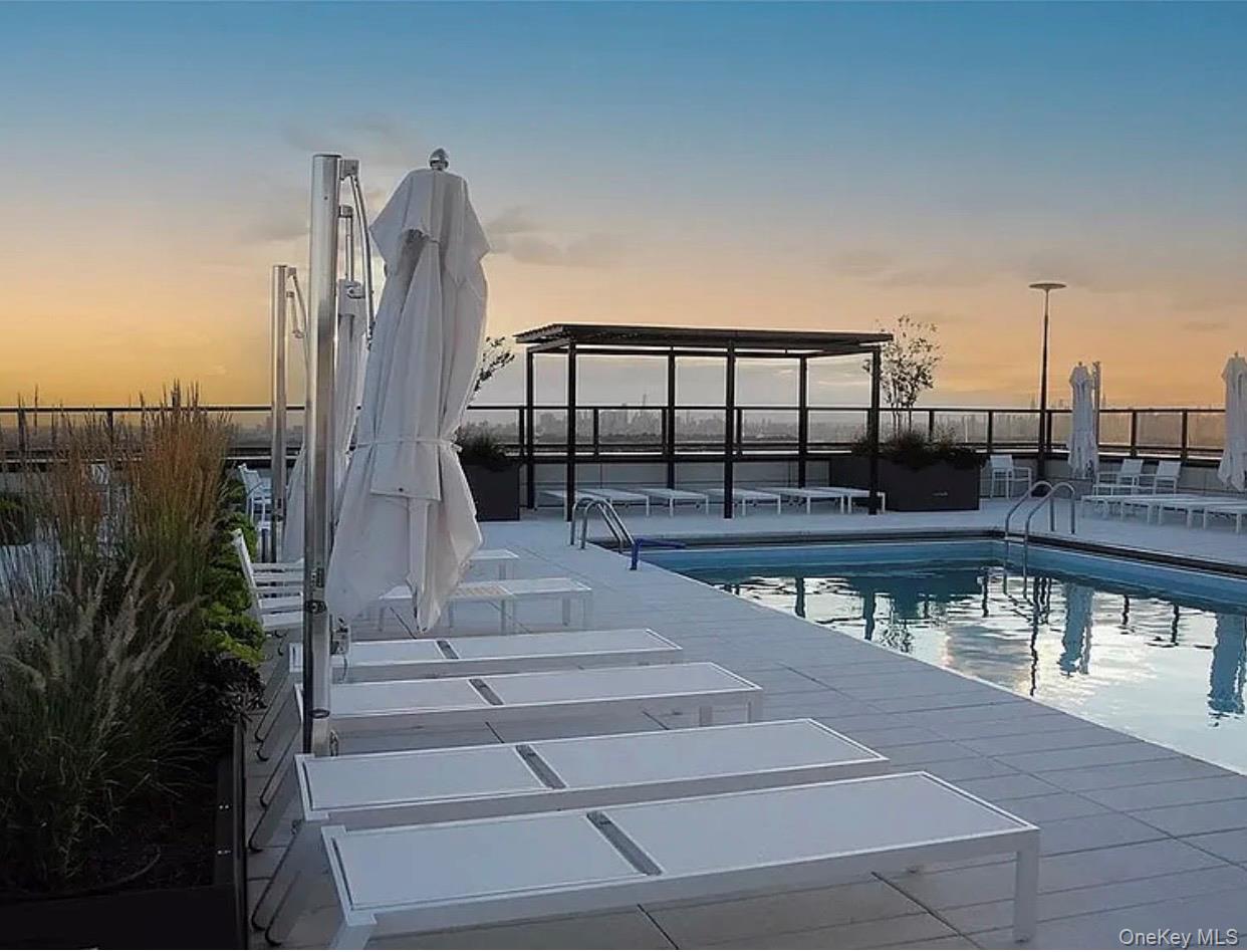 #1 photo, 110-11 Queens Boulevard, कुईंस Forest Hills , NY 11375