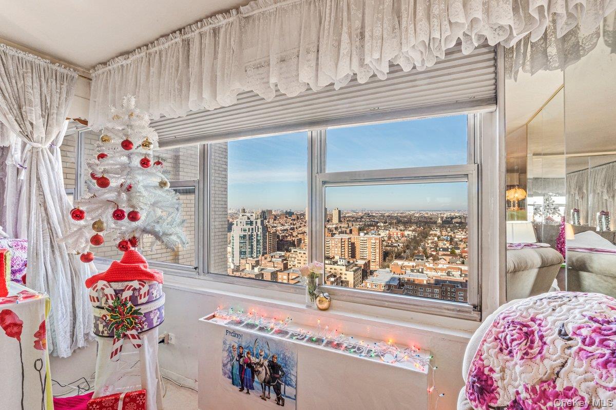 #10 photo, 110-11 Queens Boulevard, Forest Hills , NY 11375