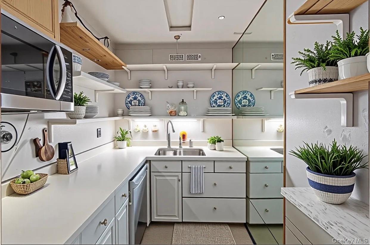 #16 photo, 110-11 Queens Boulevard, Forest Hills , NY 11375