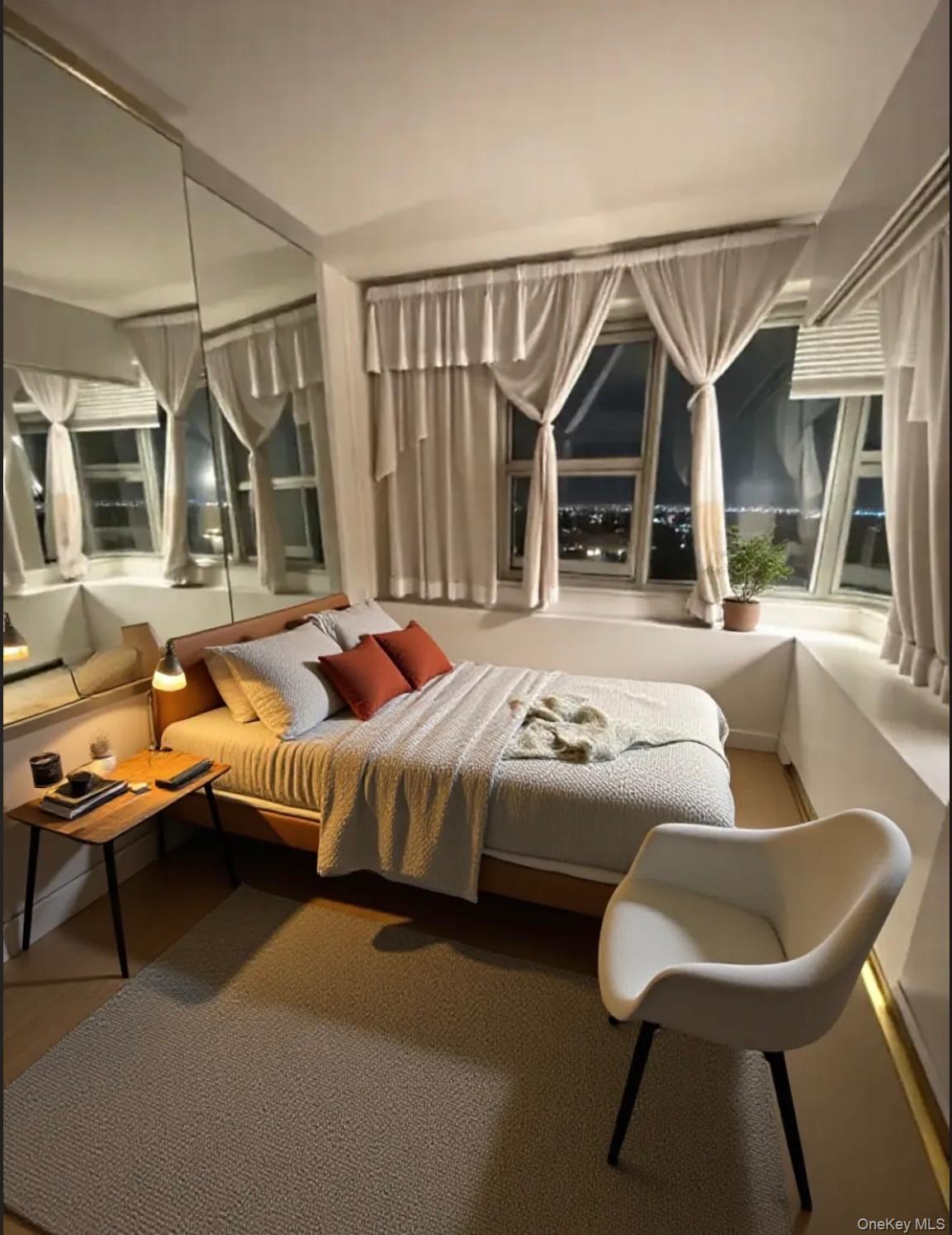 #4 photo, 110-11 Queens Boulevard, कुईंस Forest Hills , NY 11375