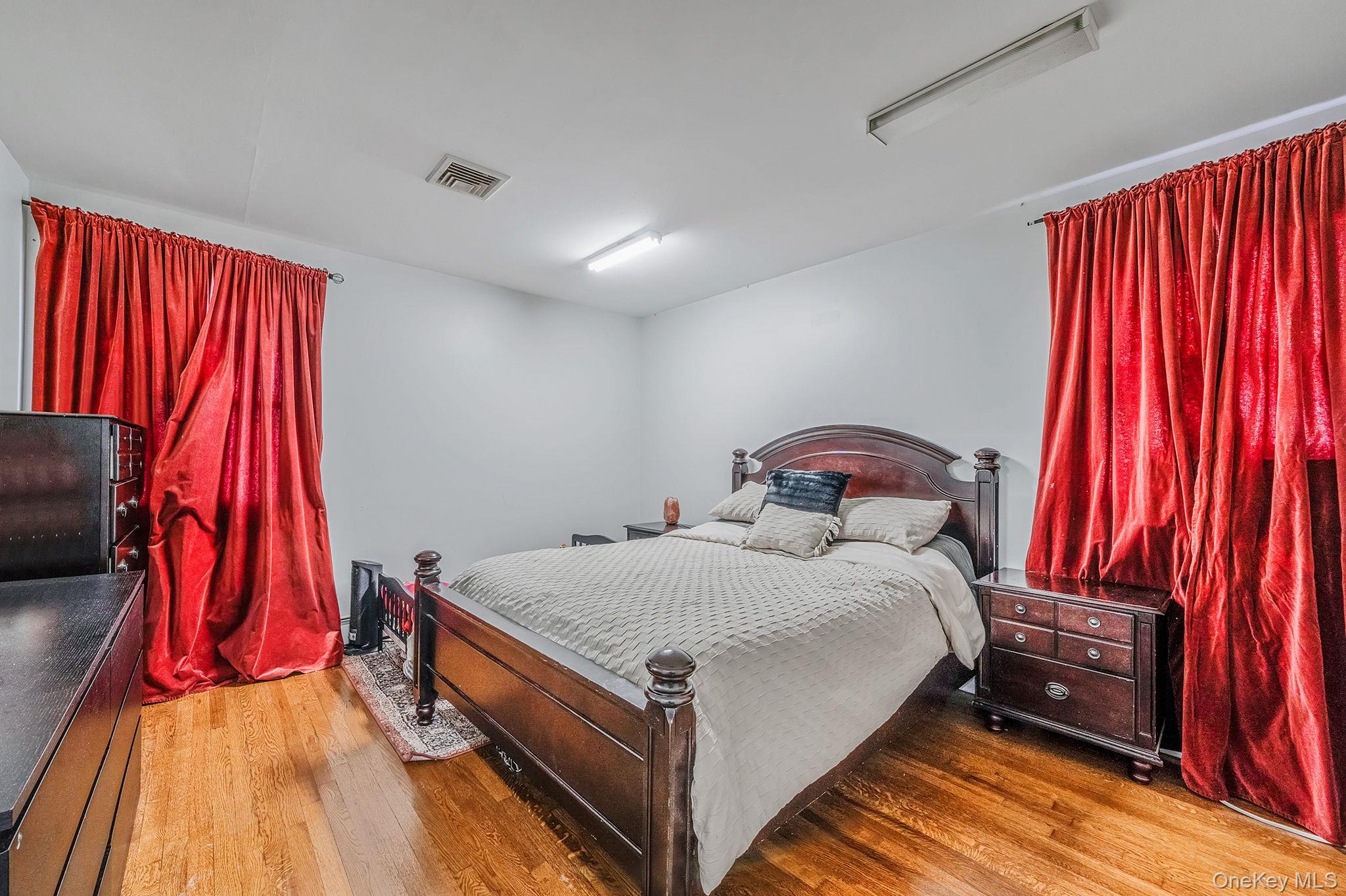 #16 photo, 8470 159th Street, কুইন্‌স Jamaica Hills , NY 11432