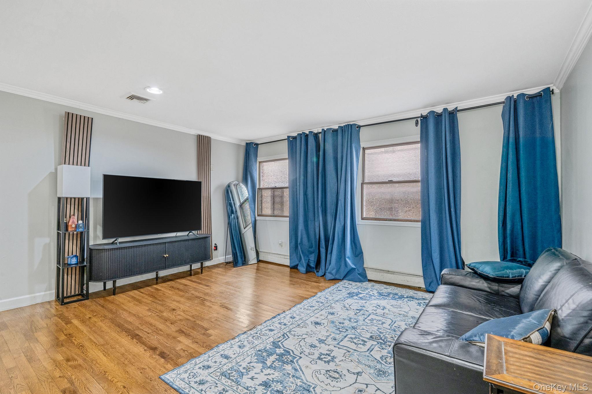 #18 photo, 8470 159th Street, কুইন্‌স Jamaica Hills , NY 11432