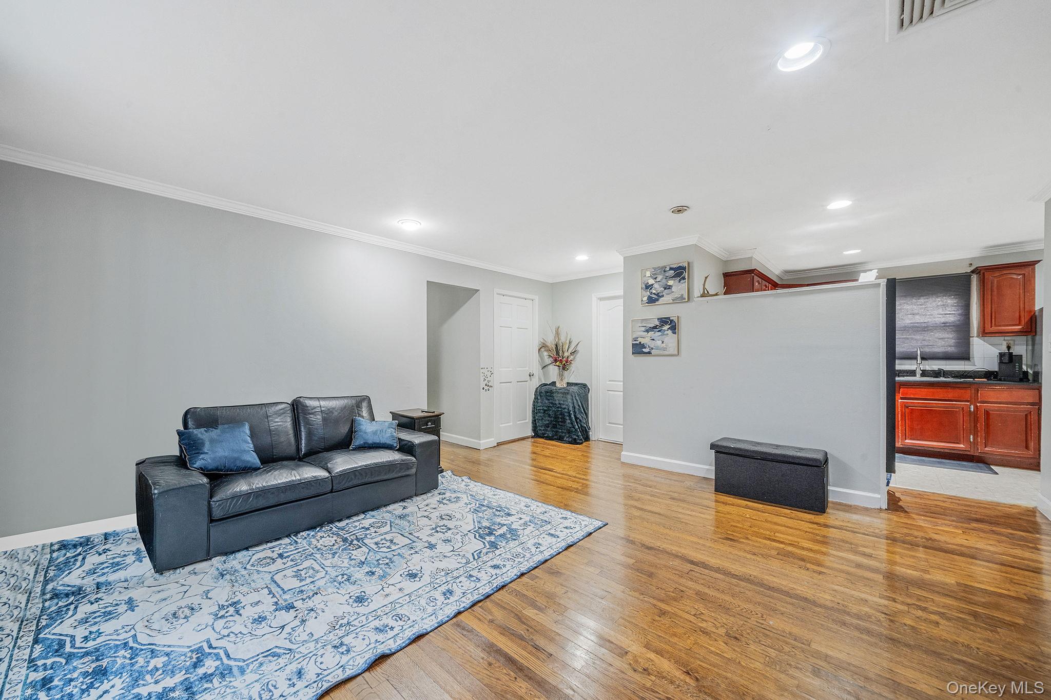 #20 photo, 8470 159th Street, কুইন্‌স Jamaica Hills , NY 11432