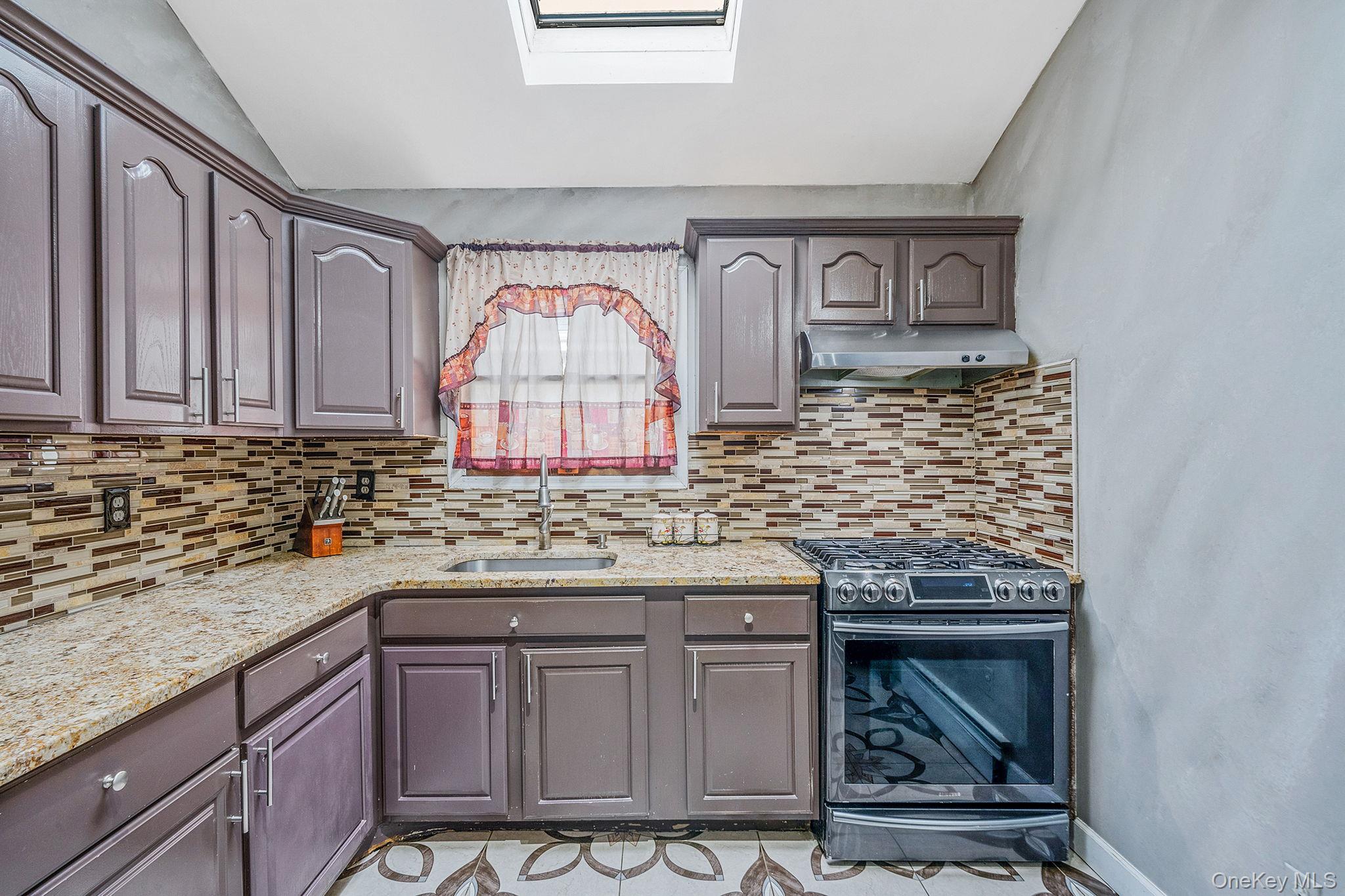 #8 photo, 8470 159th Street, কুইন্‌স Jamaica Hills , NY 11432