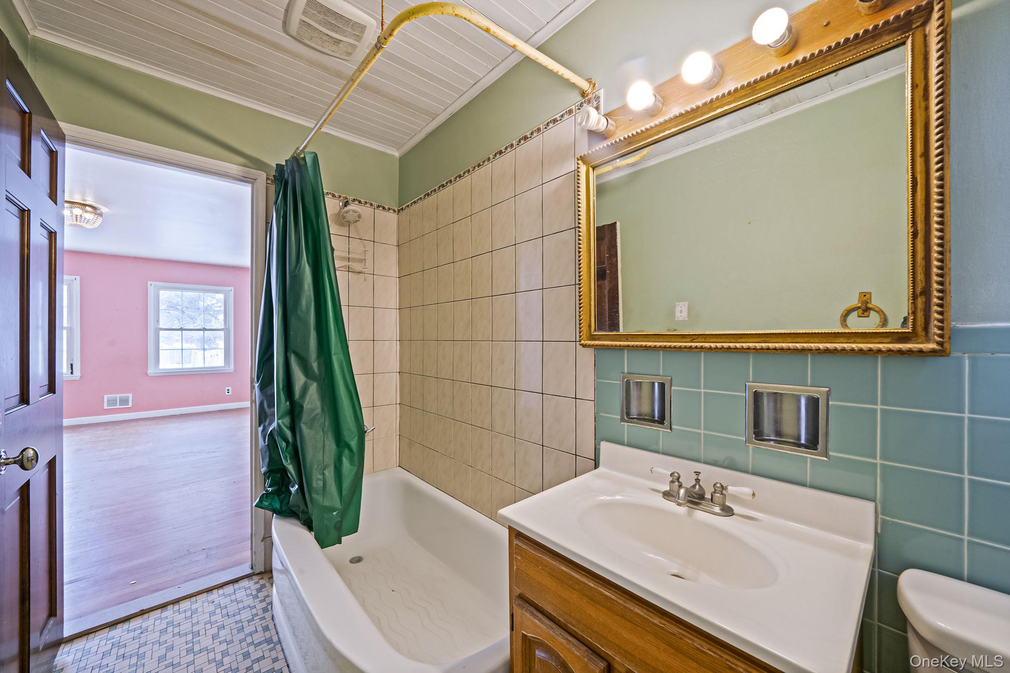 #11 photo, 741 Hamilton Avenue, سوفولك Westhampton Beach , NY 11978