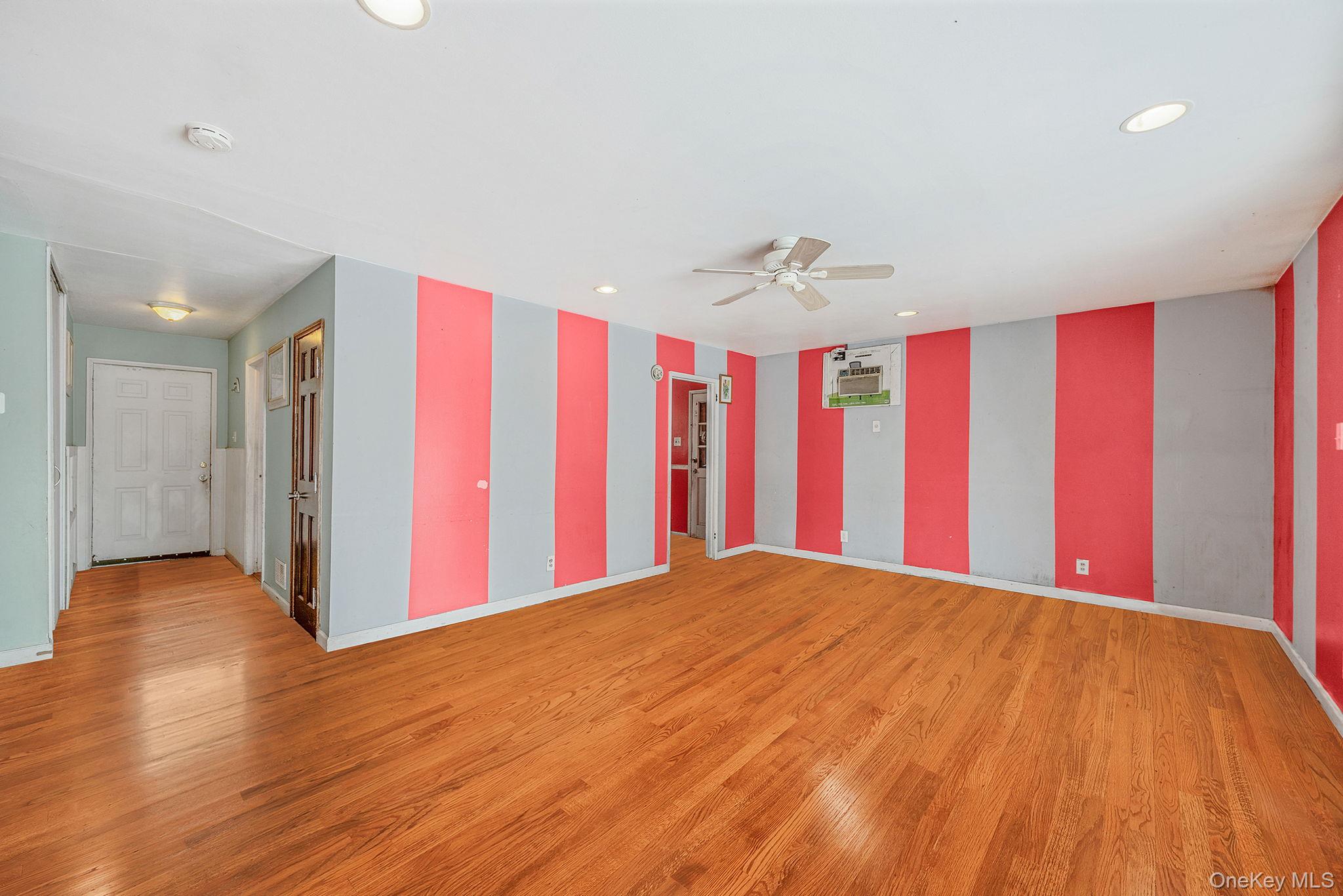 #2 photo, 741 Hamilton Avenue, سوفولك Westhampton Beach , NY 11978