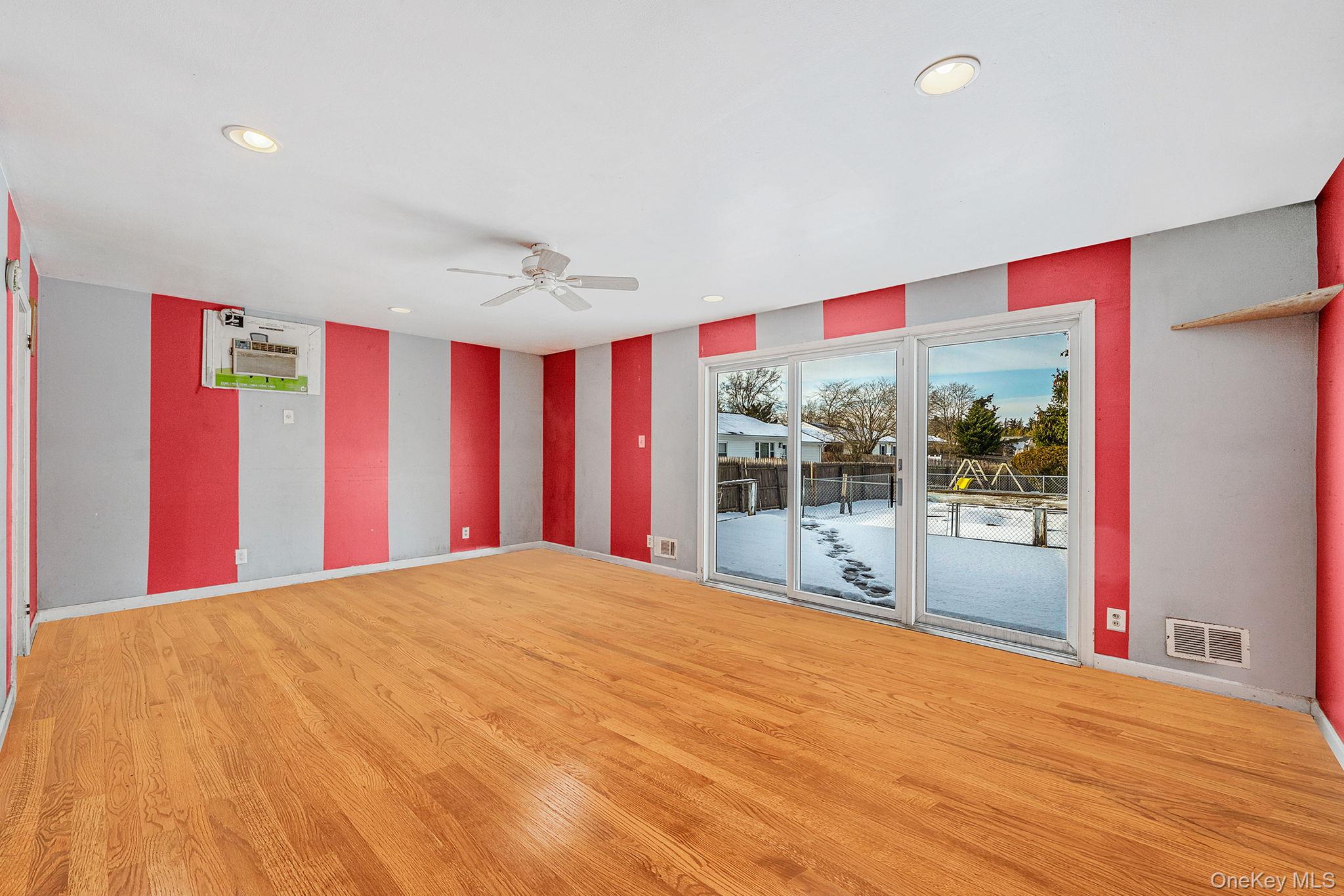 #3 photo, 741 Hamilton Avenue, سوفولك Westhampton Beach , NY 11978