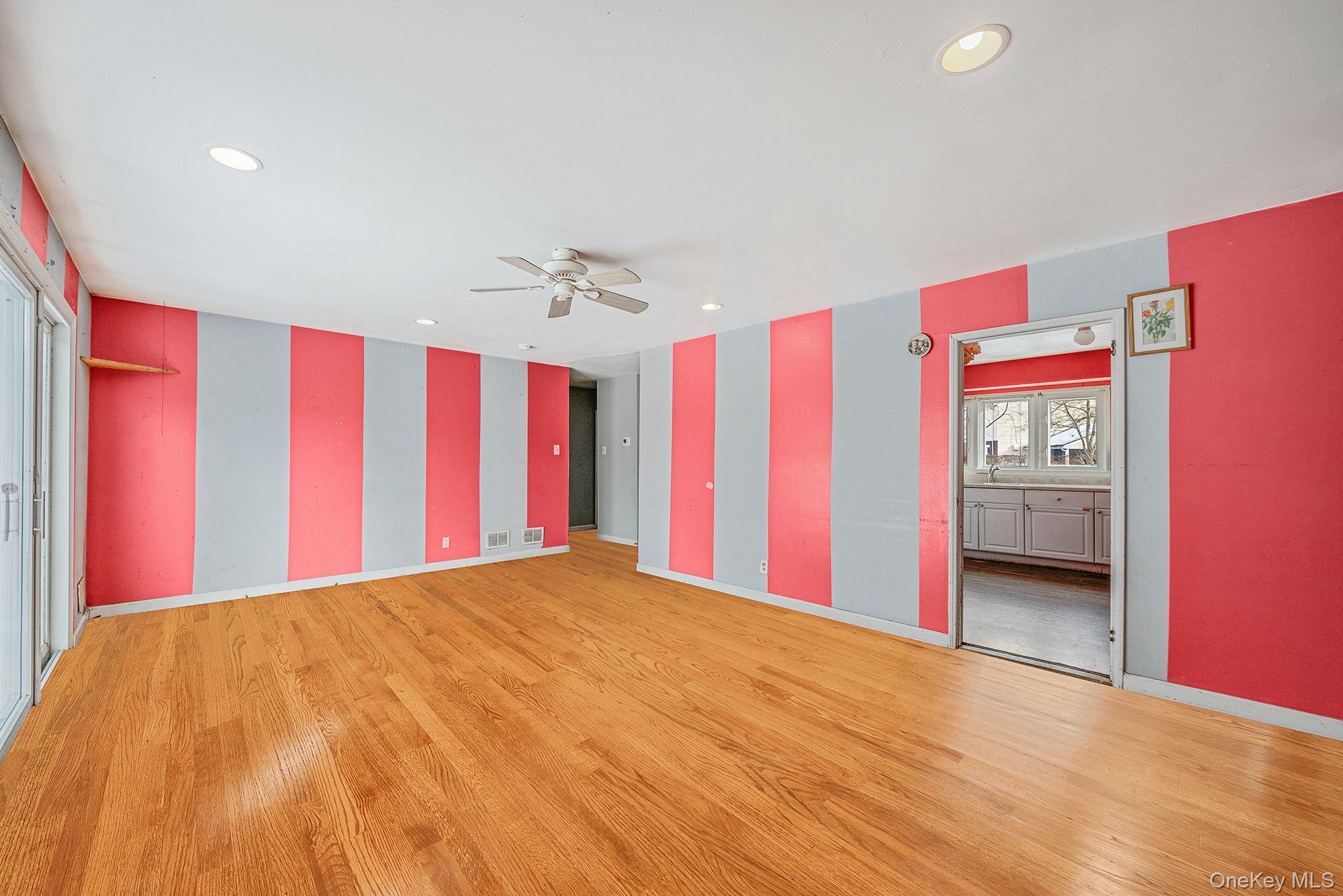 #4 photo, 741 Hamilton Avenue, سوفولك Westhampton Beach , NY 11978