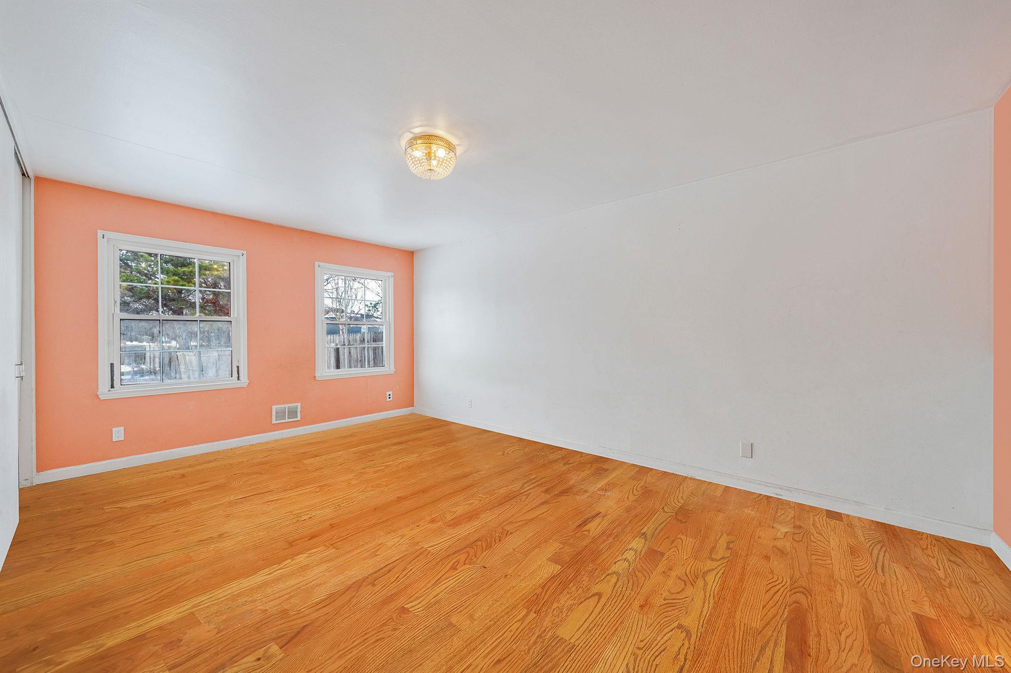 #8 photo, 741 Hamilton Avenue, سوفولك Westhampton Beach , NY 11978