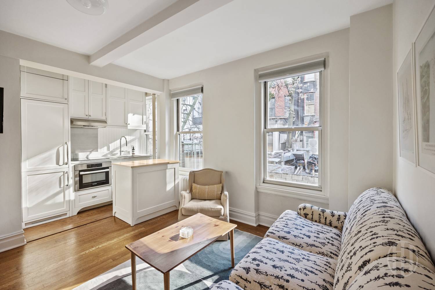 #1 photo, 325 W 45th Street, Манхэттен ‖ Hell's Kitchen , NY 10036