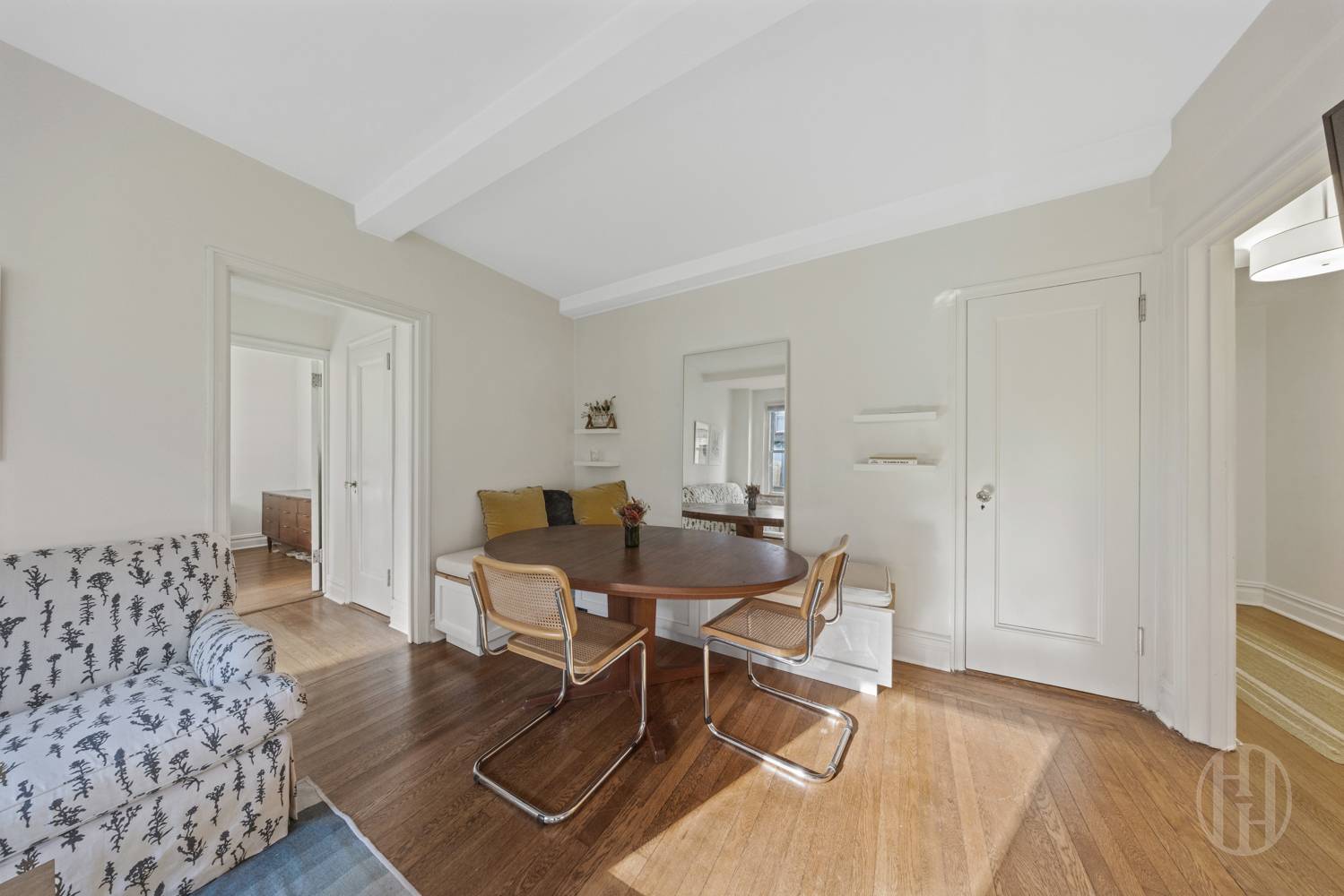 #4 photo, 325 W 45th Street, Манхэттен ‖ Hell's Kitchen , NY 10036