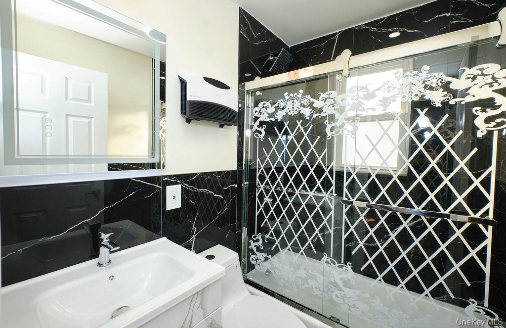 #13 photo, 24120 83 Avenue, কুইন্‌স Bellerose , NY 11426