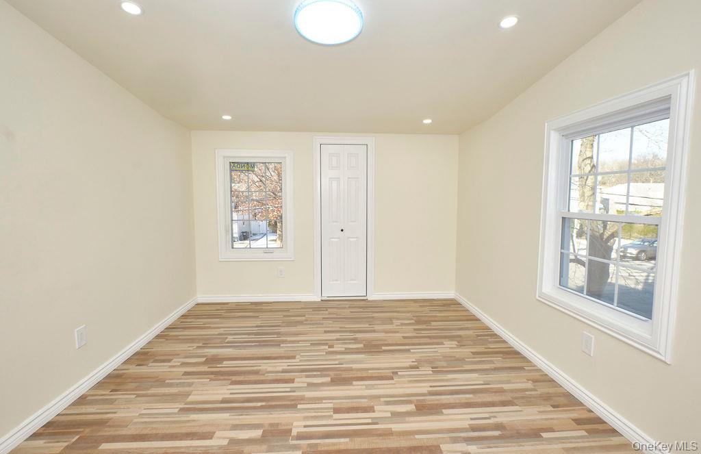 #19 photo, 24120 83 Avenue, কুইন্‌স Bellerose , NY 11426