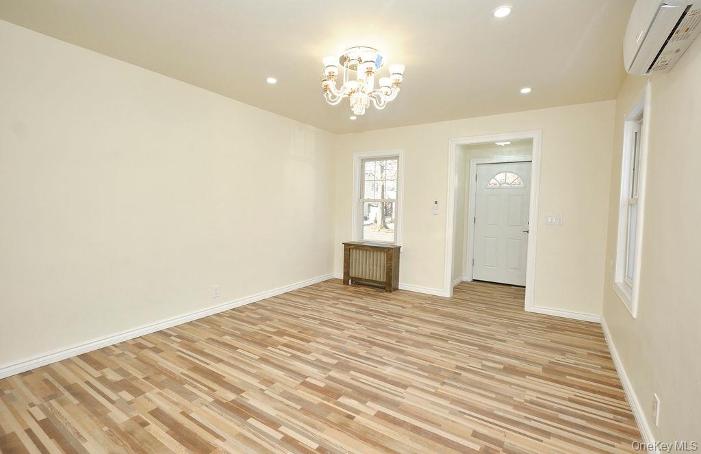 #2 photo, 24120 83 Avenue, কুইন্‌স Bellerose , NY 11426