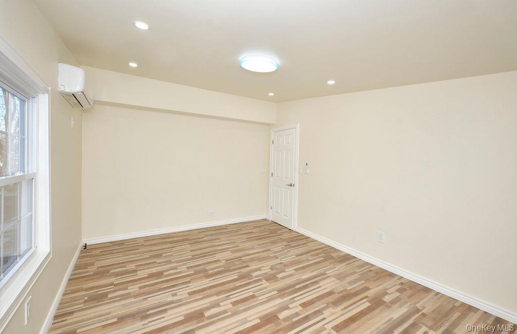 #20 photo, 24120 83 Avenue, কুইন্‌স Bellerose , NY 11426