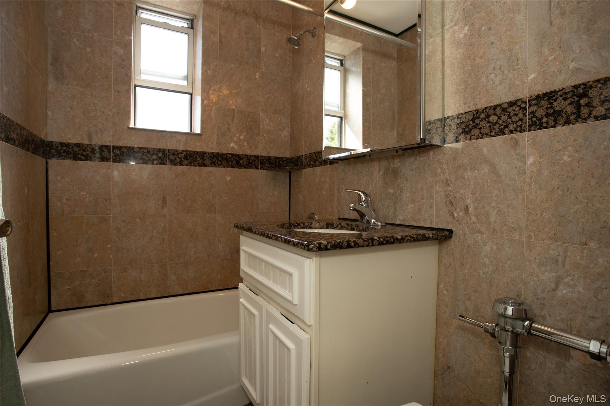 #12 photo, 5605 31st Avenue, কুইন্‌স Woodside , NY 11377