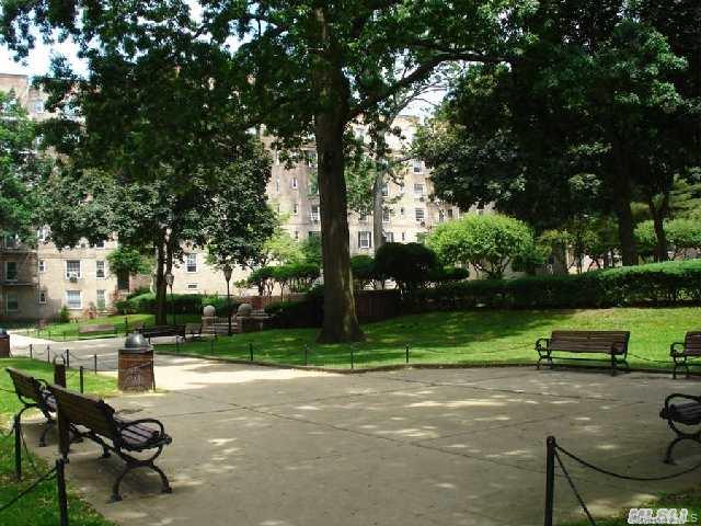 #15 photo, 5605 31st Avenue, কুইন্‌স Woodside , NY 11377