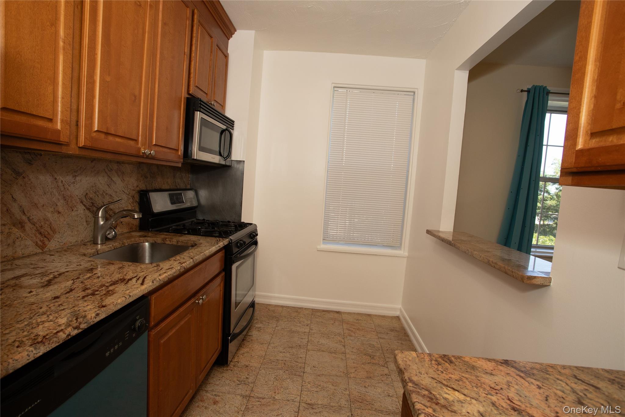 #8 photo, 5605 31st Avenue, কুইন্‌স Woodside , NY 11377