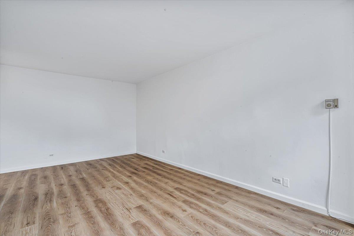 #7 photo, 85-15 Main Street, Briarwood , NY 11435