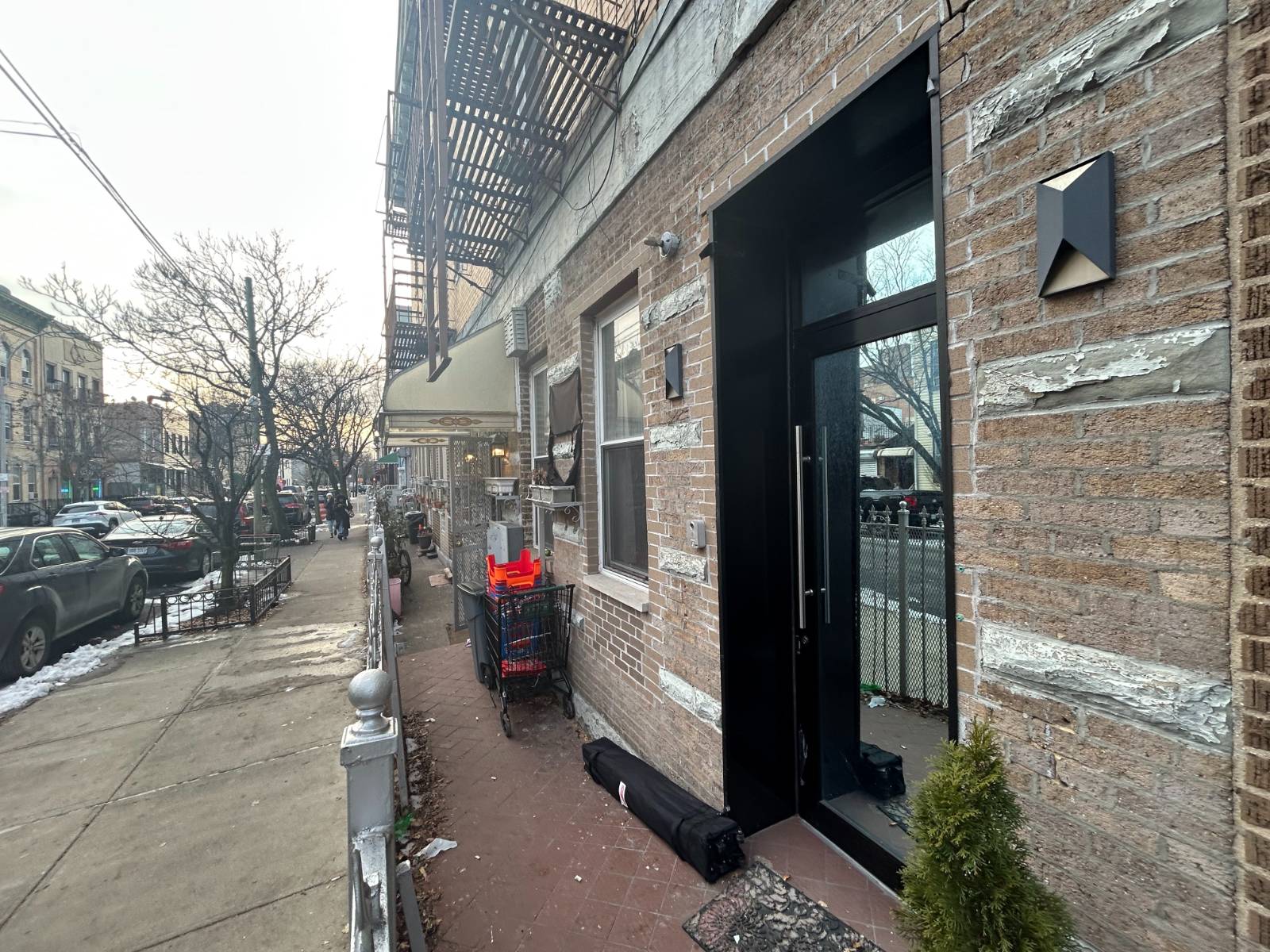 #1 photo, 590 Onderdonk Avenue, কুইন্‌স Ridgewood , NY 11385