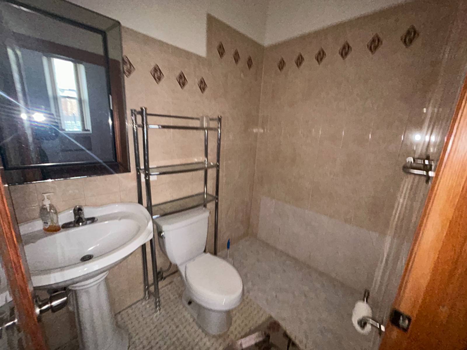 #10 photo, 590 Onderdonk Avenue, কুইন্‌স Ridgewood , NY 11385