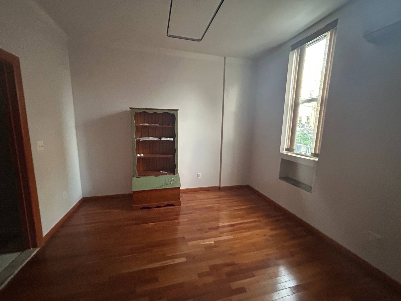 #4 photo, 590 Onderdonk Avenue, কুইন্‌স Ridgewood , NY 11385