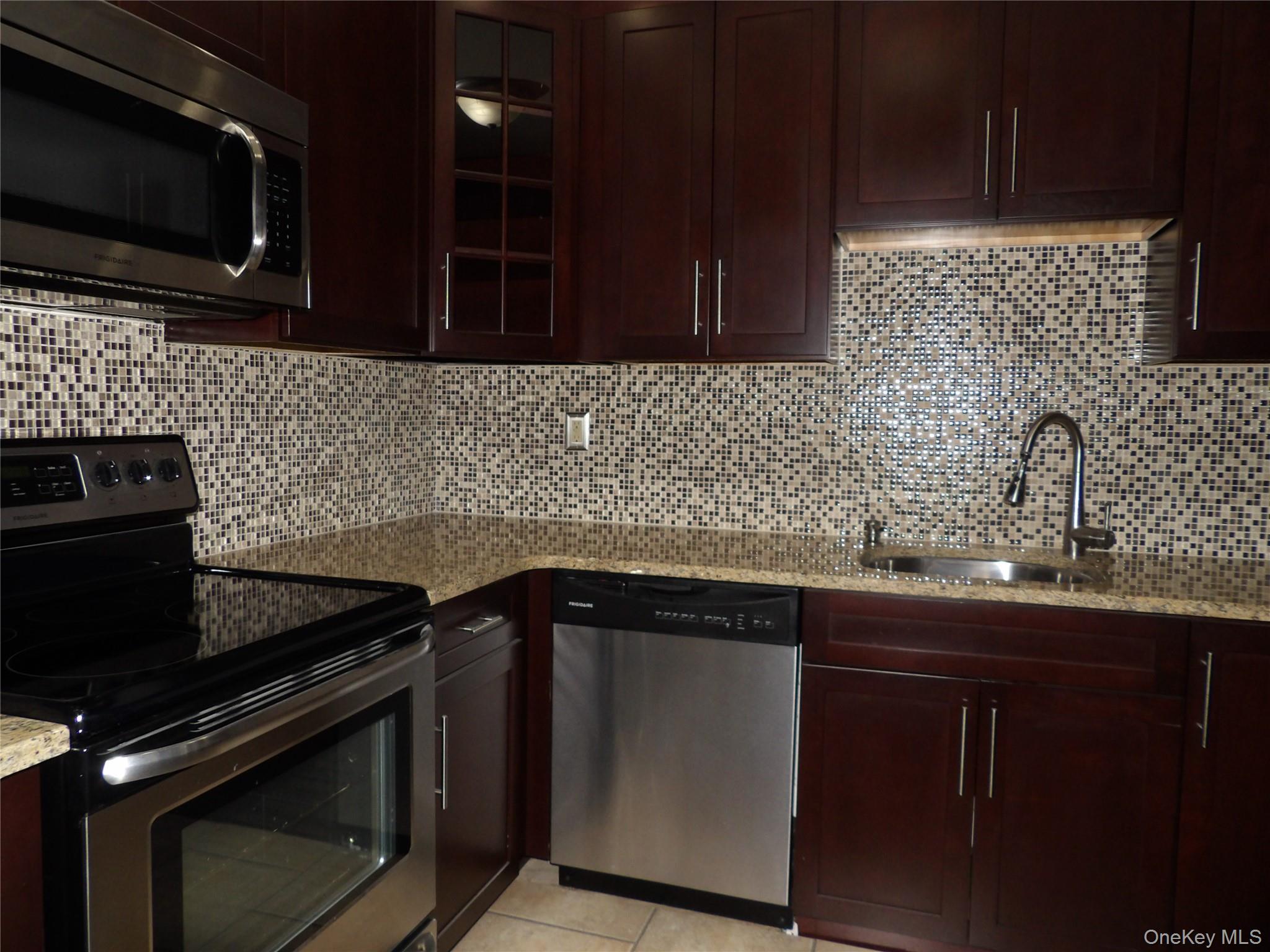 #4 photo, 26 Greenmeadow Drive, Babylon , NY 11702