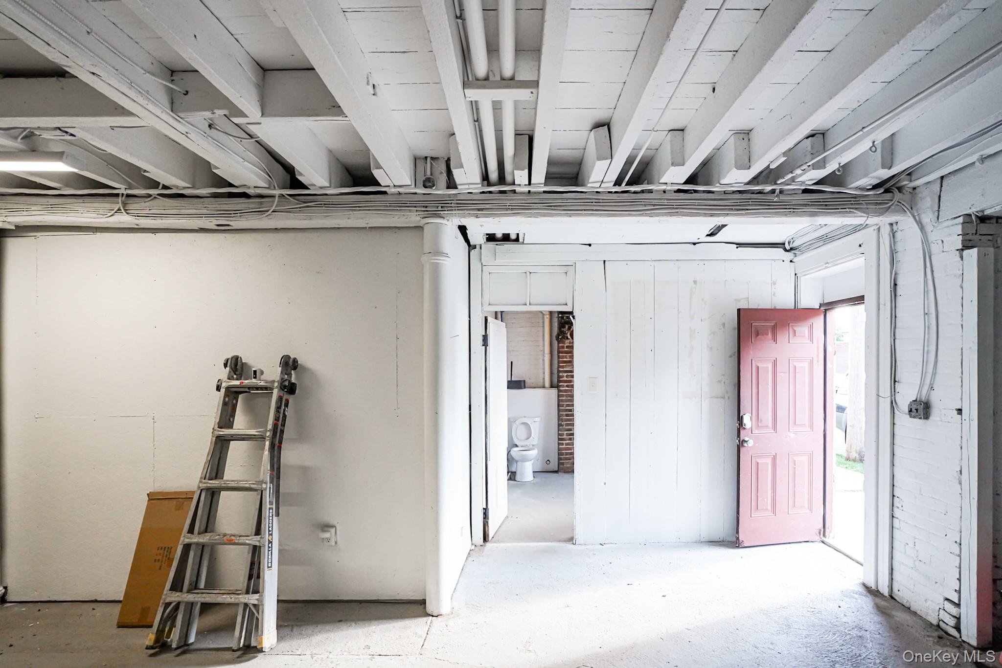 #8 photo, 32 Chambers Street, Newburgh , NY 12550