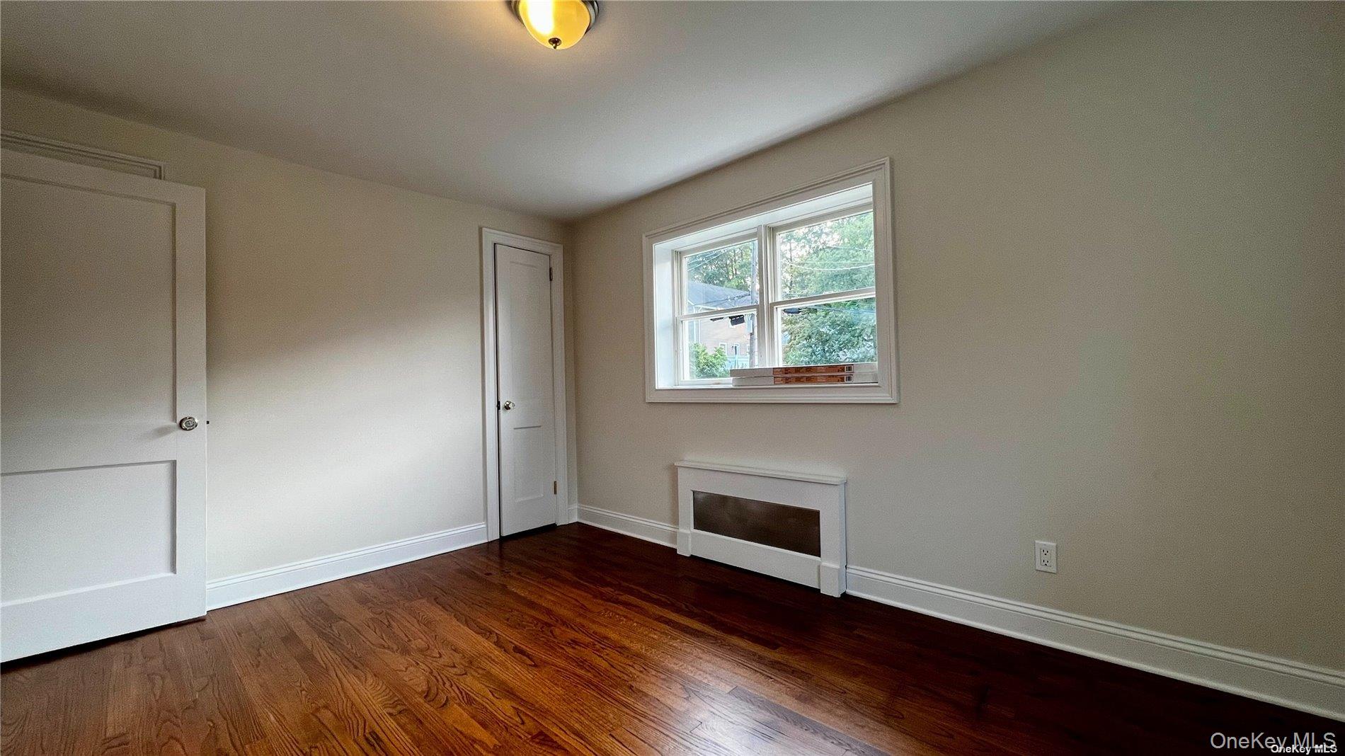 #11 photo, 117 Summers Street, ناسو Oyster Bay , NY 11771