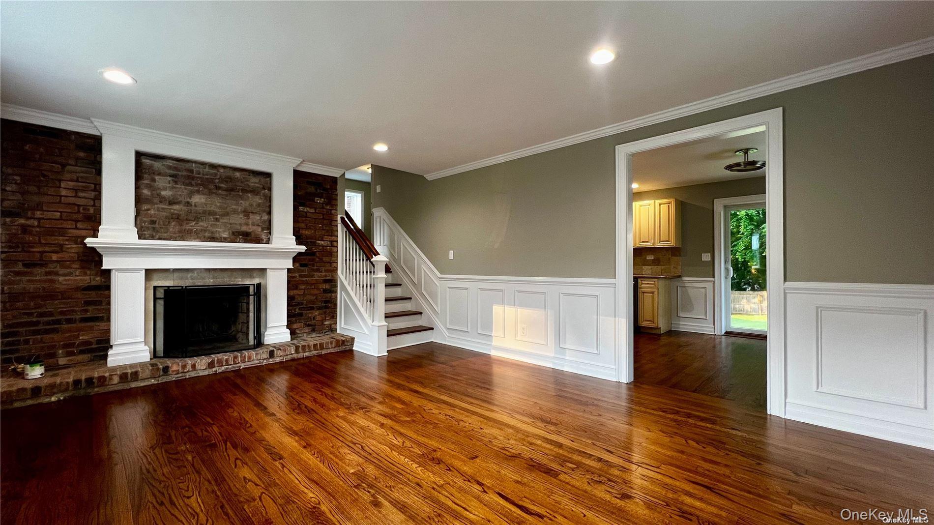 #2 photo, 117 Summers Street, ناسو Oyster Bay , NY 11771