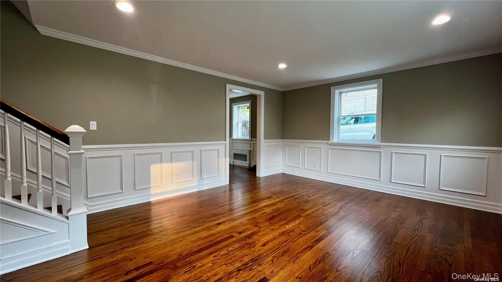 #3 photo, 117 Summers Street, ناسو Oyster Bay , NY 11771