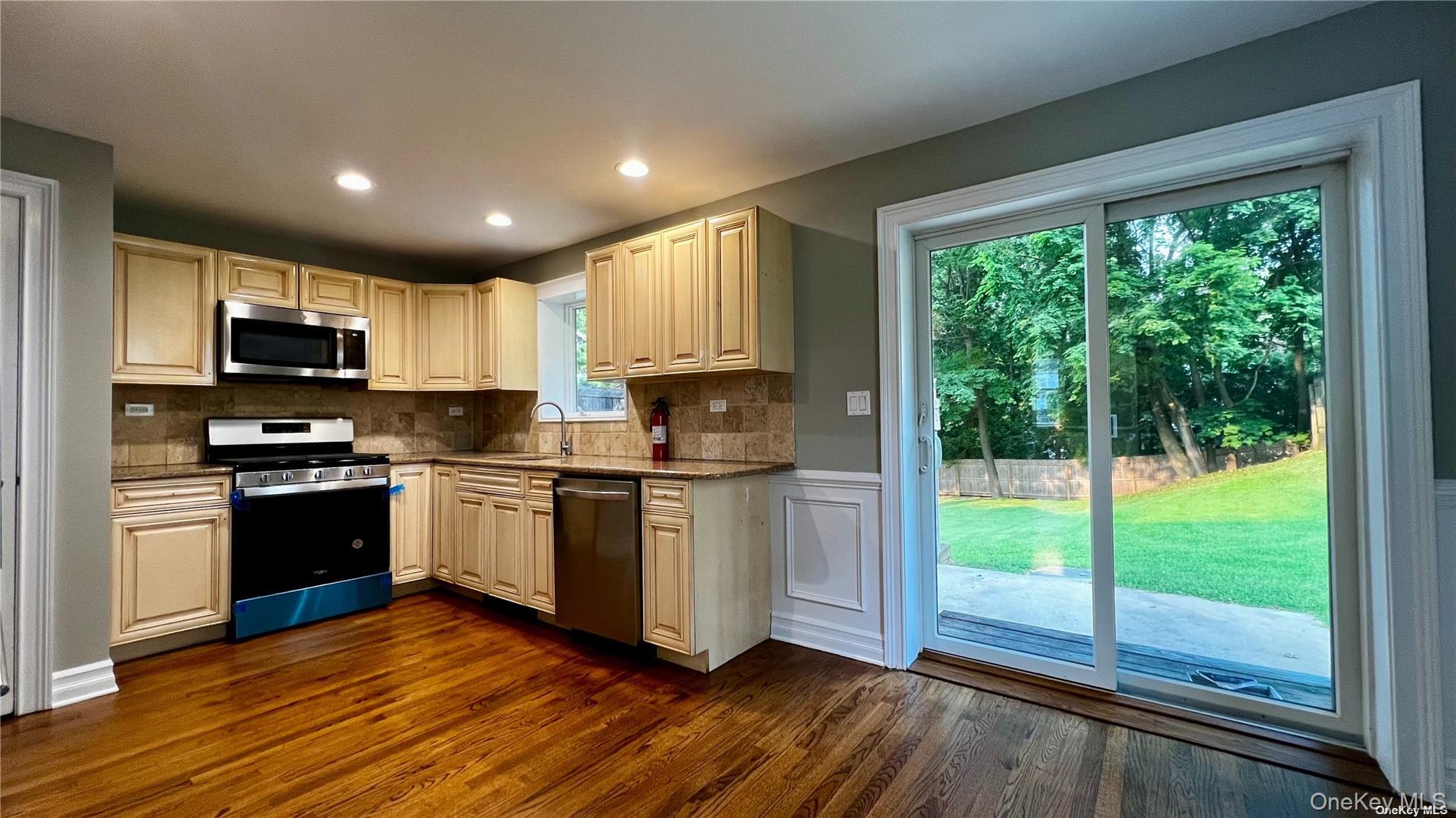 #4 photo, 117 Summers Street, ناسو Oyster Bay , NY 11771