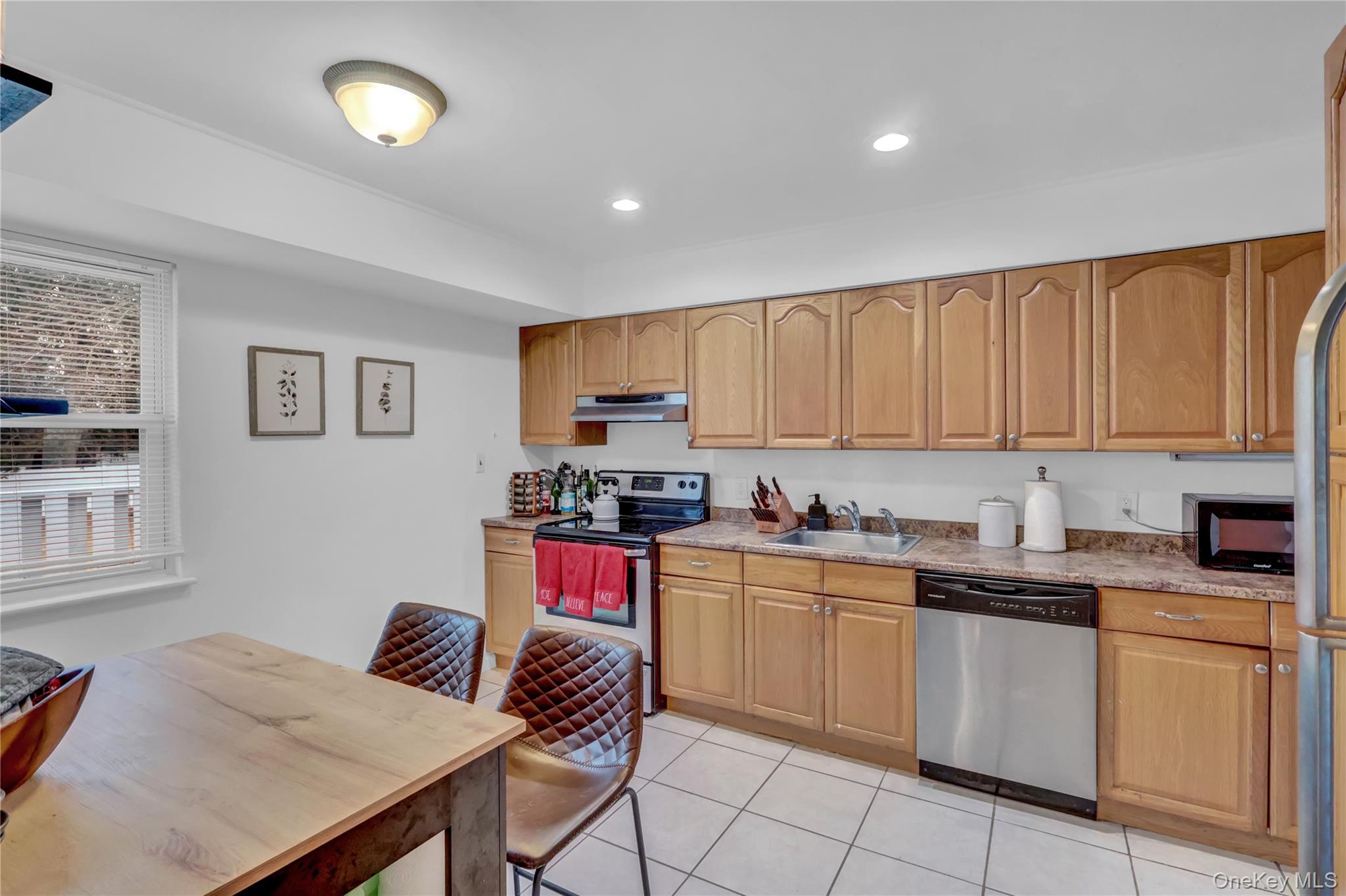 #12 photo, 64 Eileen Avenue, Plainview , NY 11803