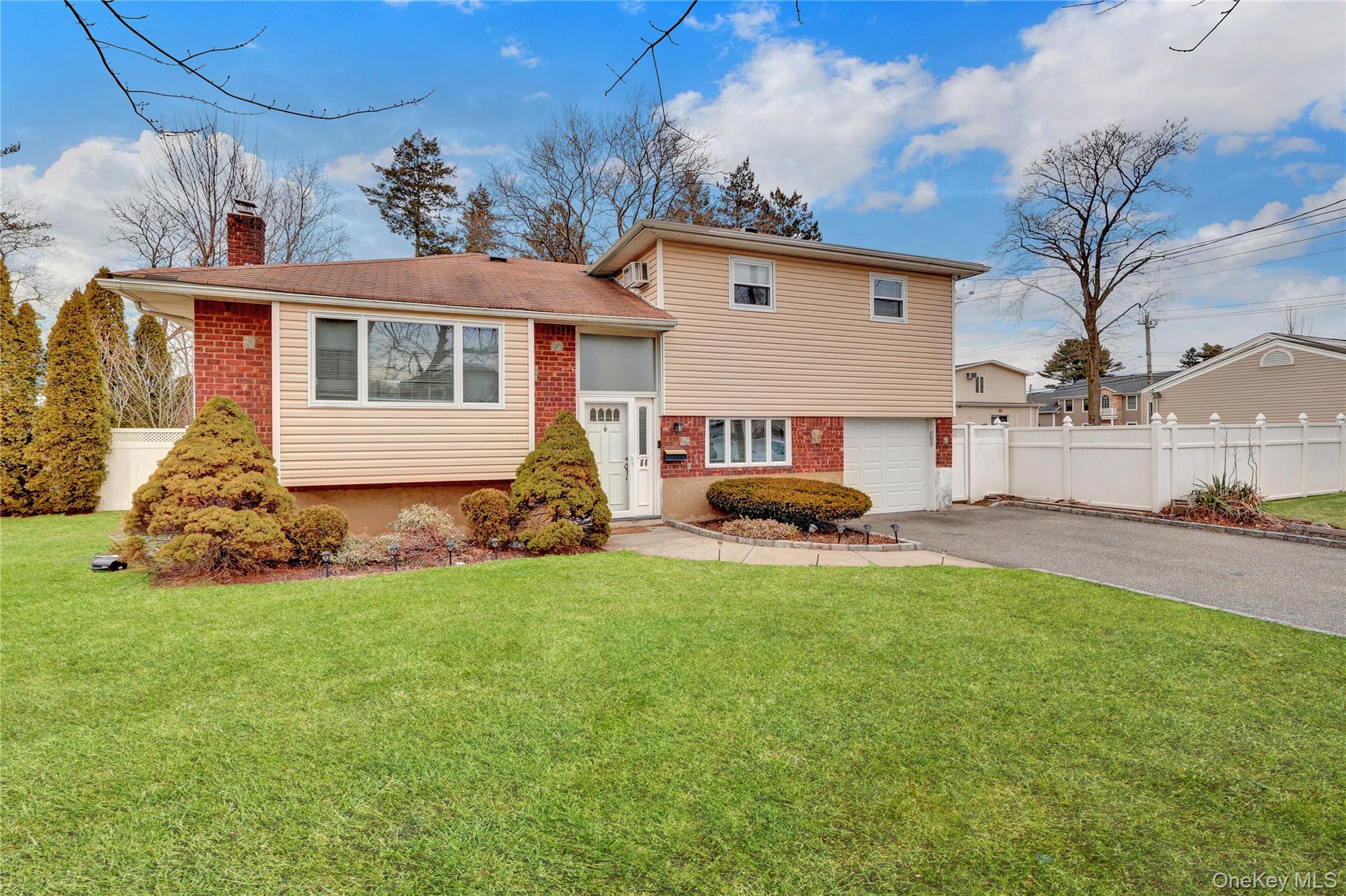 #2 photo, 64 Eileen Avenue, Plainview , NY 11803