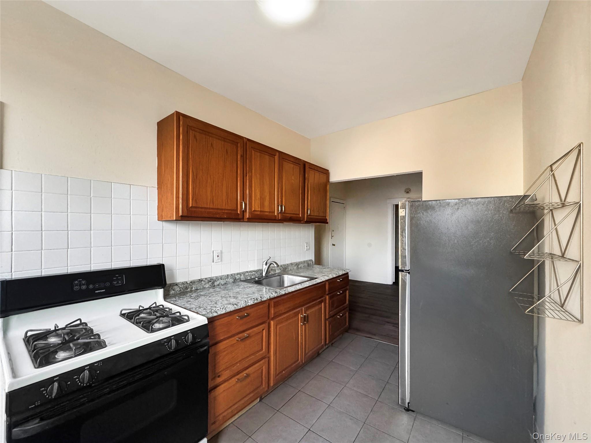 #2 photo, 69-13 Central Avenue, কুইন্‌স Glendale , NY 11385