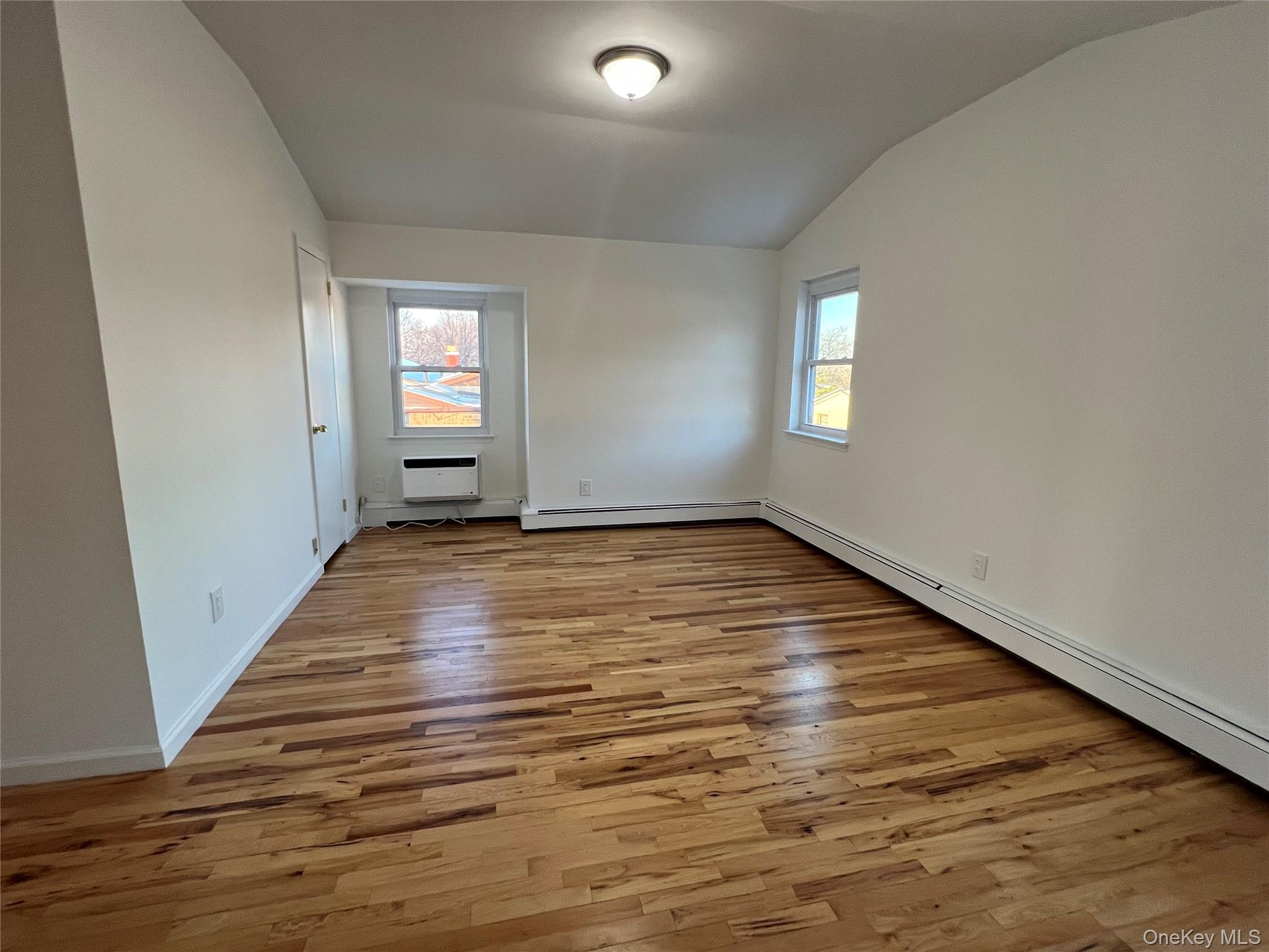 #13 photo, 6119 232nd Street, কুইন্‌স Oakland Gardens , NY 11364
