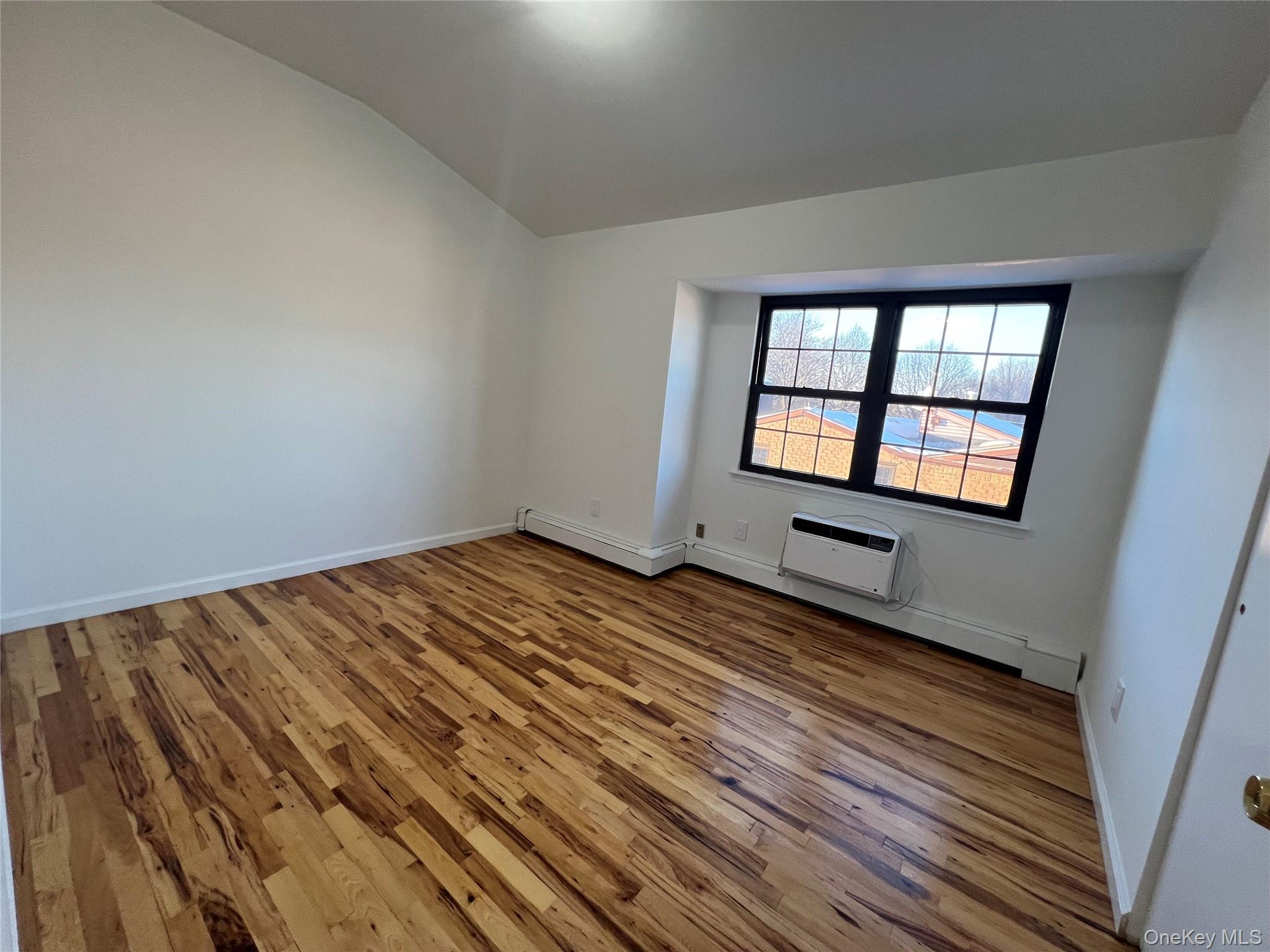 #16 photo, 6119 232nd Street, কুইন্‌স Oakland Gardens , NY 11364
