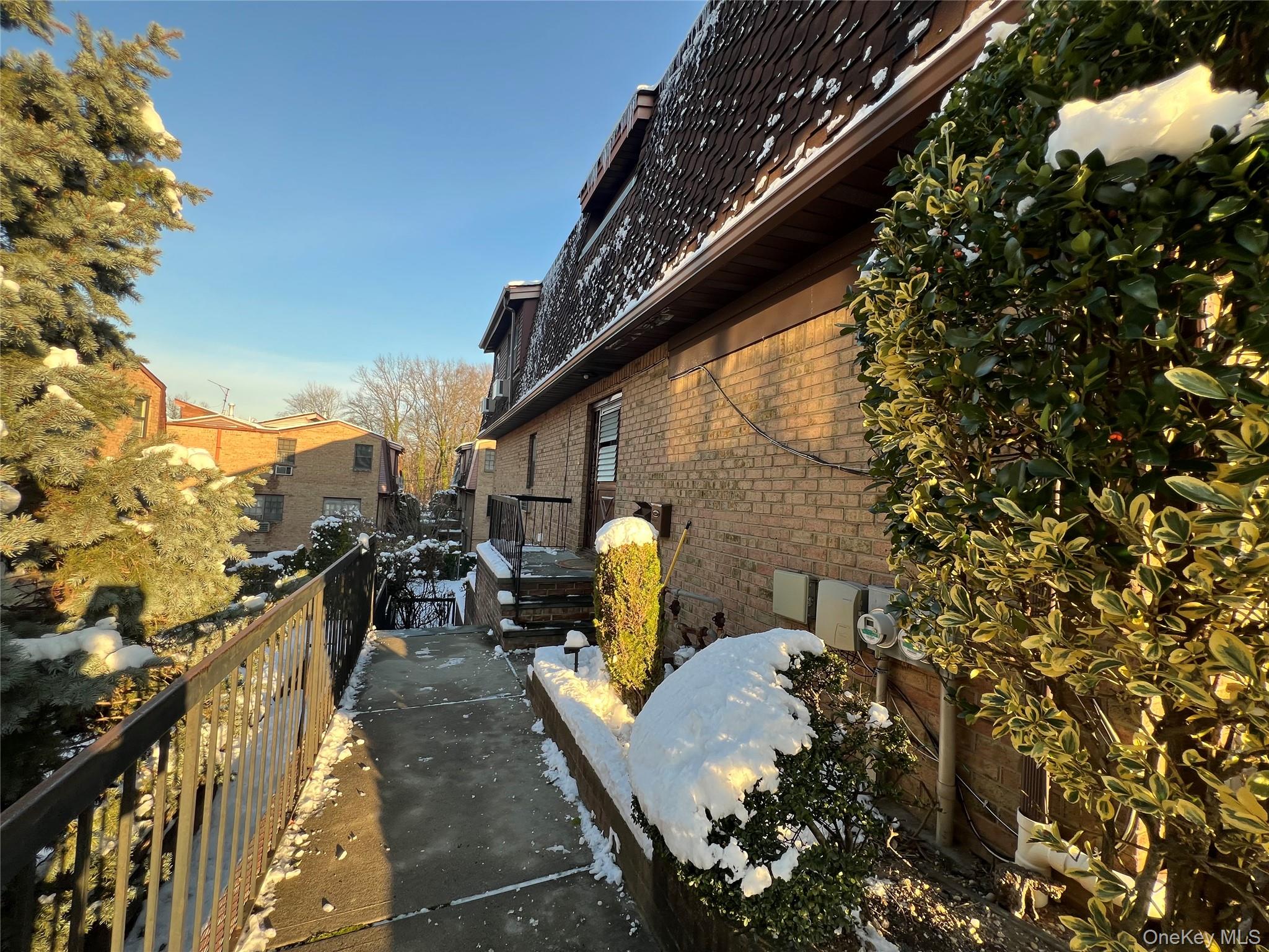 #2 photo, 6119 232nd Street, কুইন্‌স Oakland Gardens , NY 11364