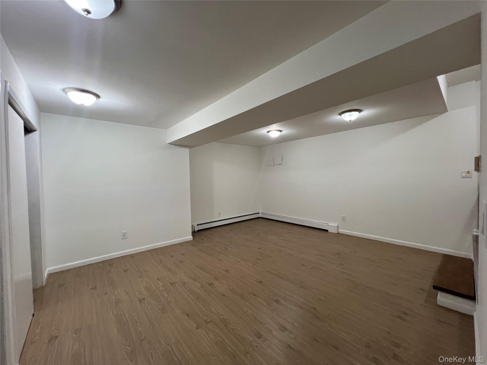 #20 photo, 6119 232nd Street, কুইন্‌স Oakland Gardens , NY 11364