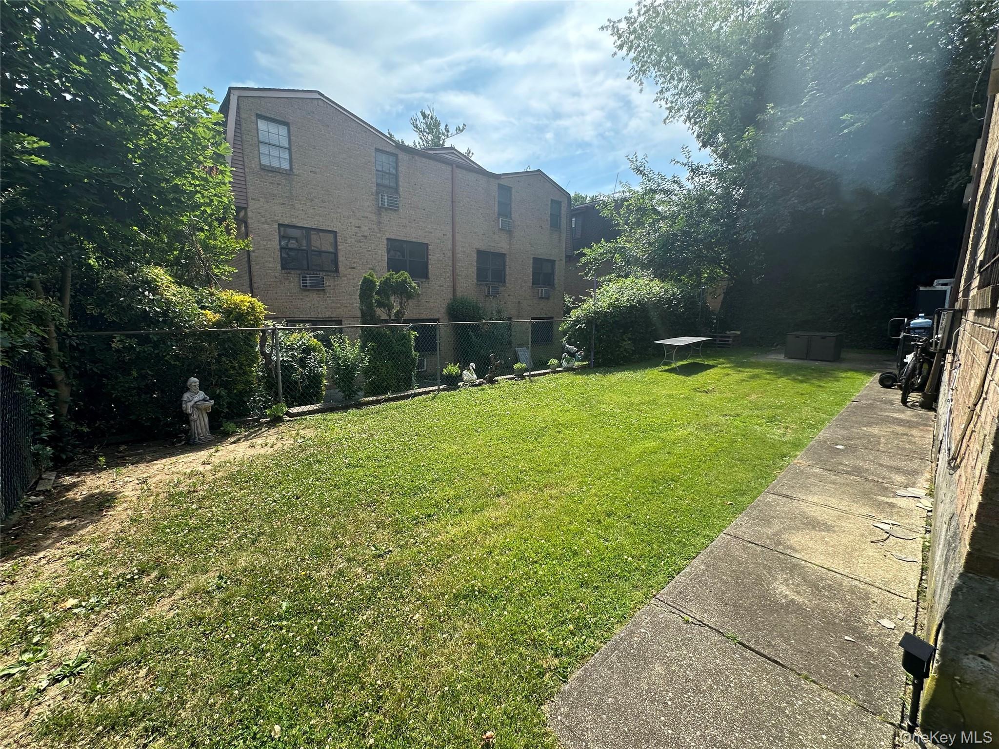 #3 photo, 6119 232nd Street, কুইন্‌স Oakland Gardens , NY 11364