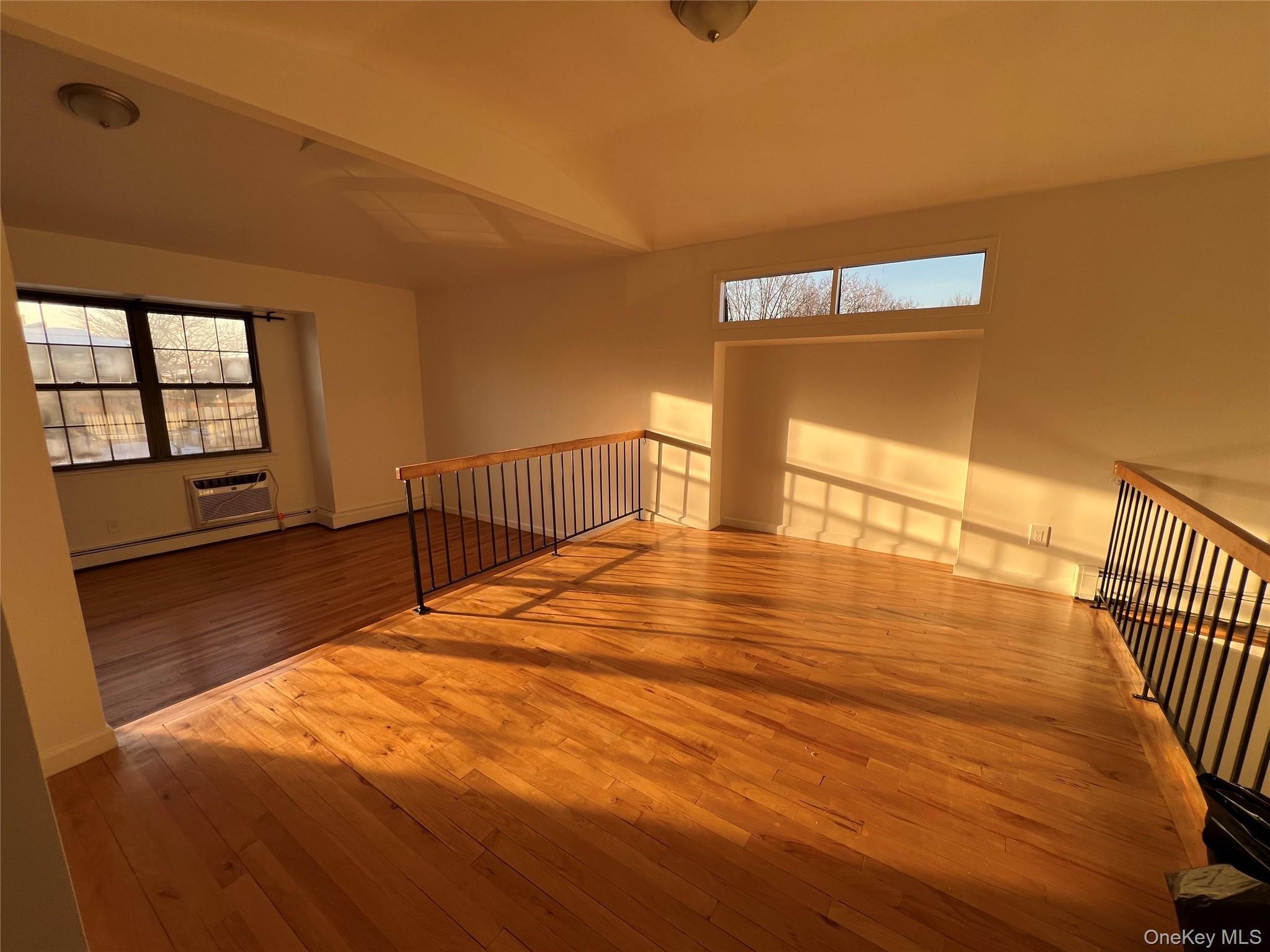 #6 photo, 6119 232nd Street, কুইন্‌স Oakland Gardens , NY 11364