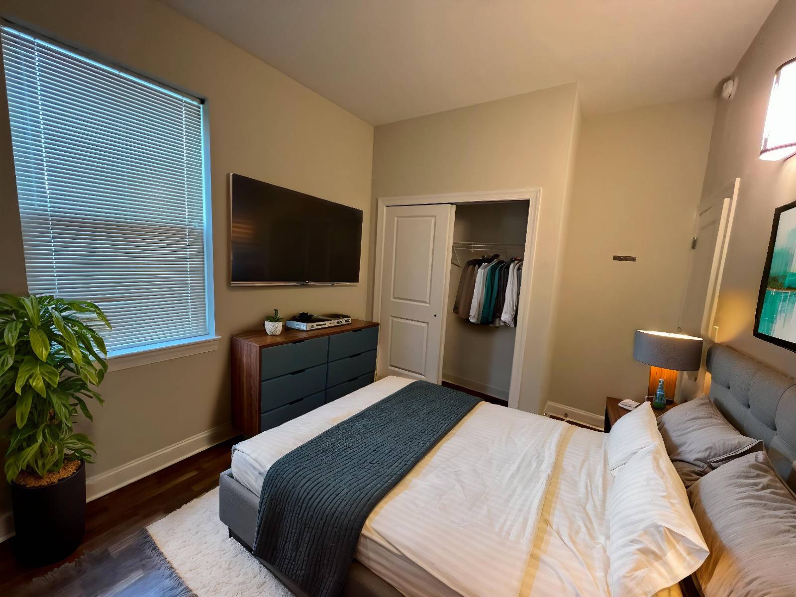 #15 photo, 733 Broadway, #209, Albany , NY 12207