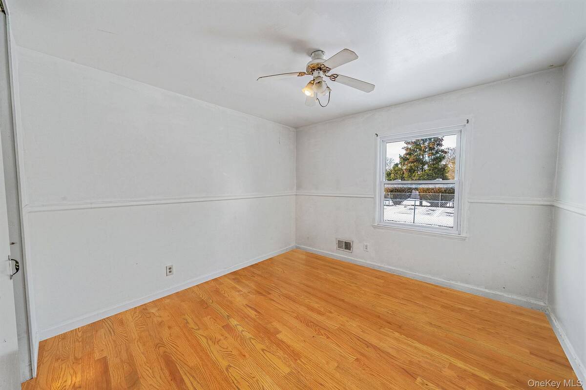 #13 photo, 741 Hamilton Avenue, সাফোক কাউন্টি Westhampton Beach , NY 11978