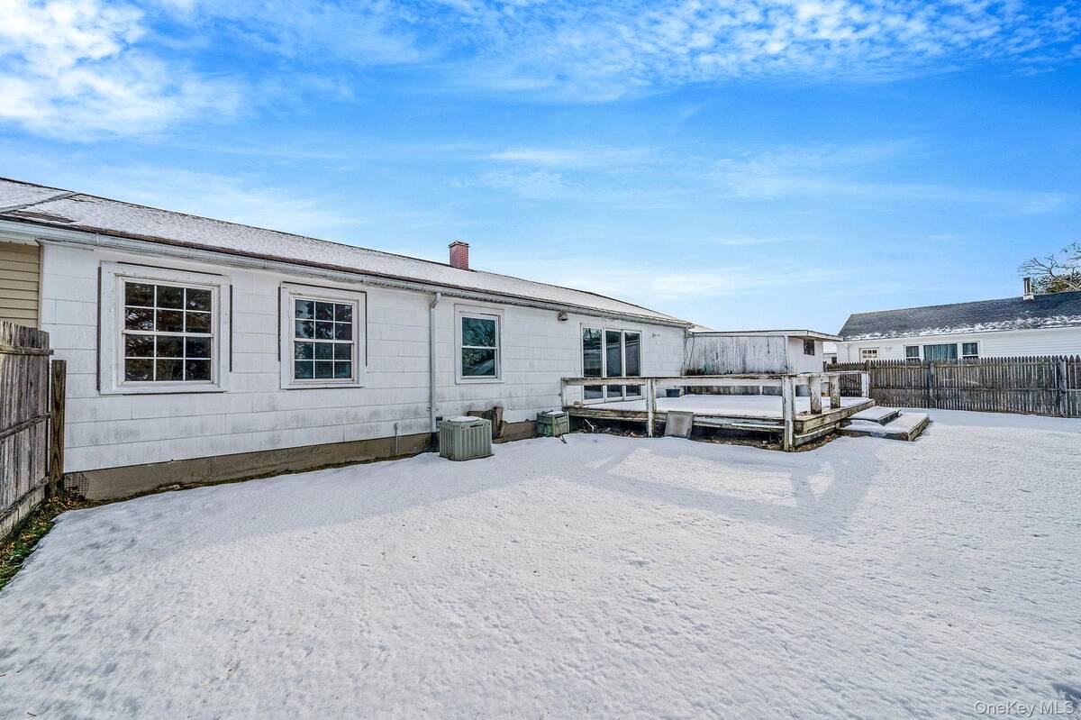 #21 photo, 741 Hamilton Avenue, সাফোক কাউন্টি Westhampton Beach , NY 11978