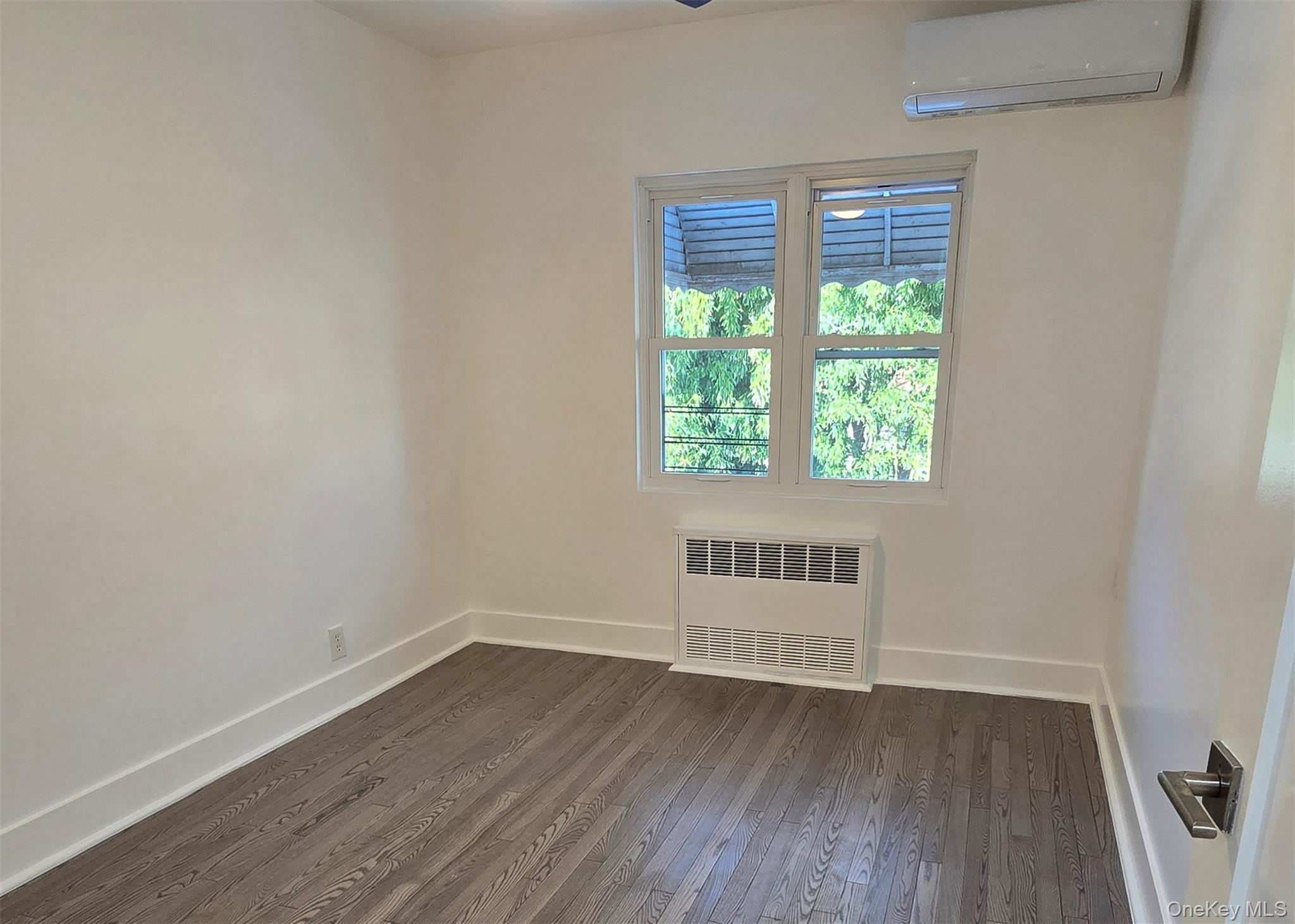 #16 photo, 7411 85th Drive, كوينز Woodhaven , NY 11421