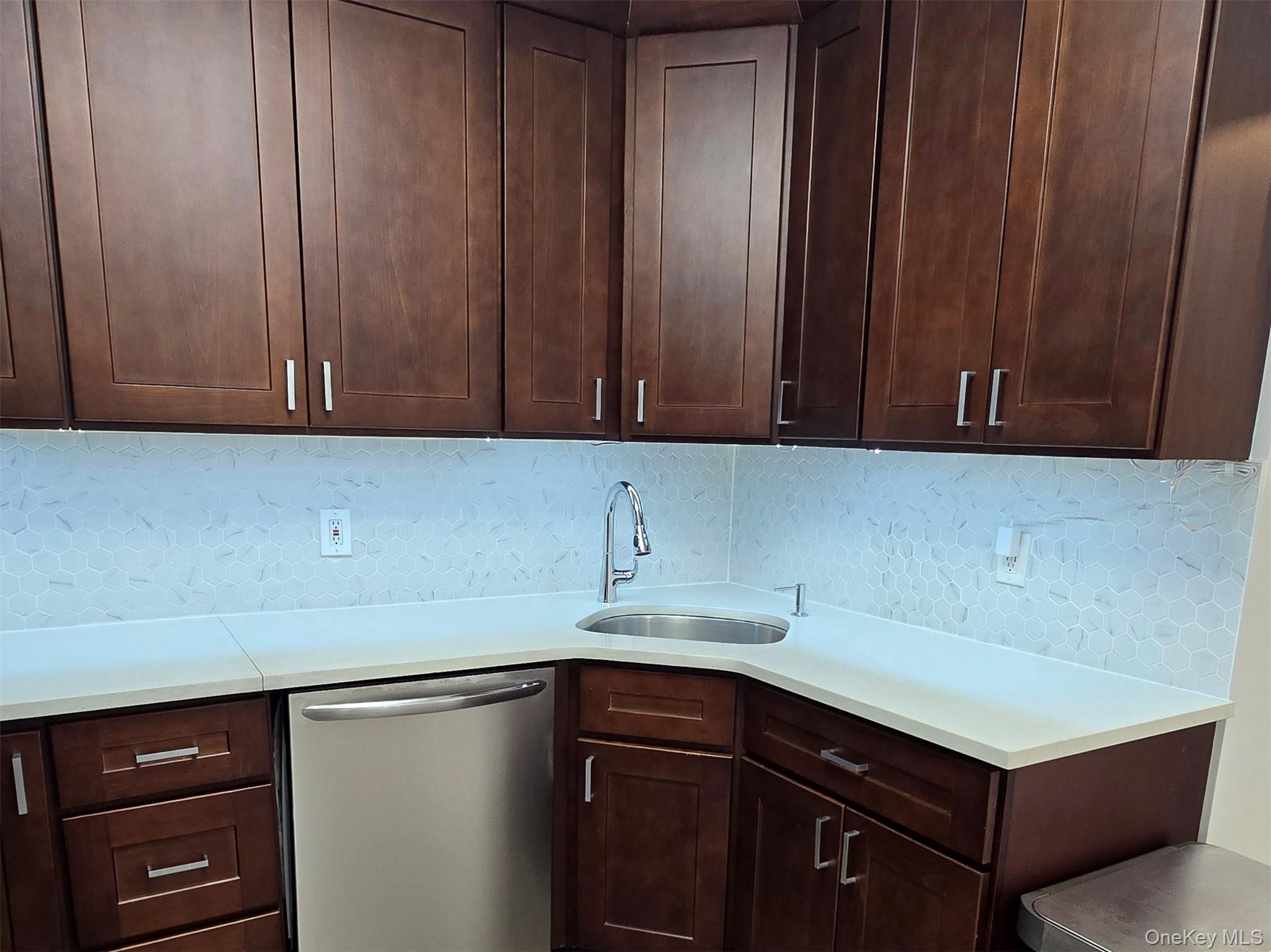 #8 photo, 7411 85th Drive, كوينز Woodhaven , NY 11421