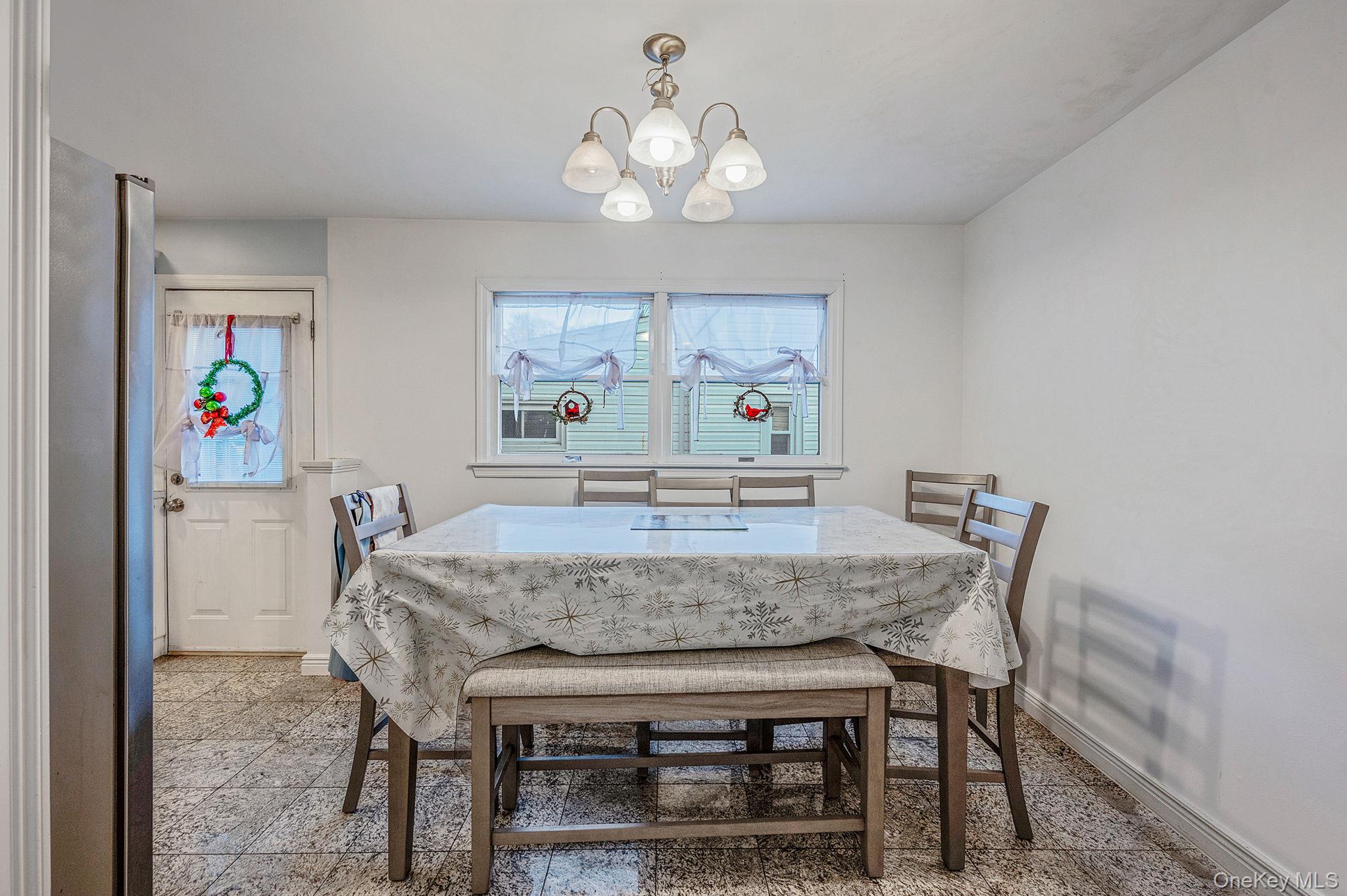 #12 photo, 15 Macon Street, 東長島 Lindenhurst , NY 11757